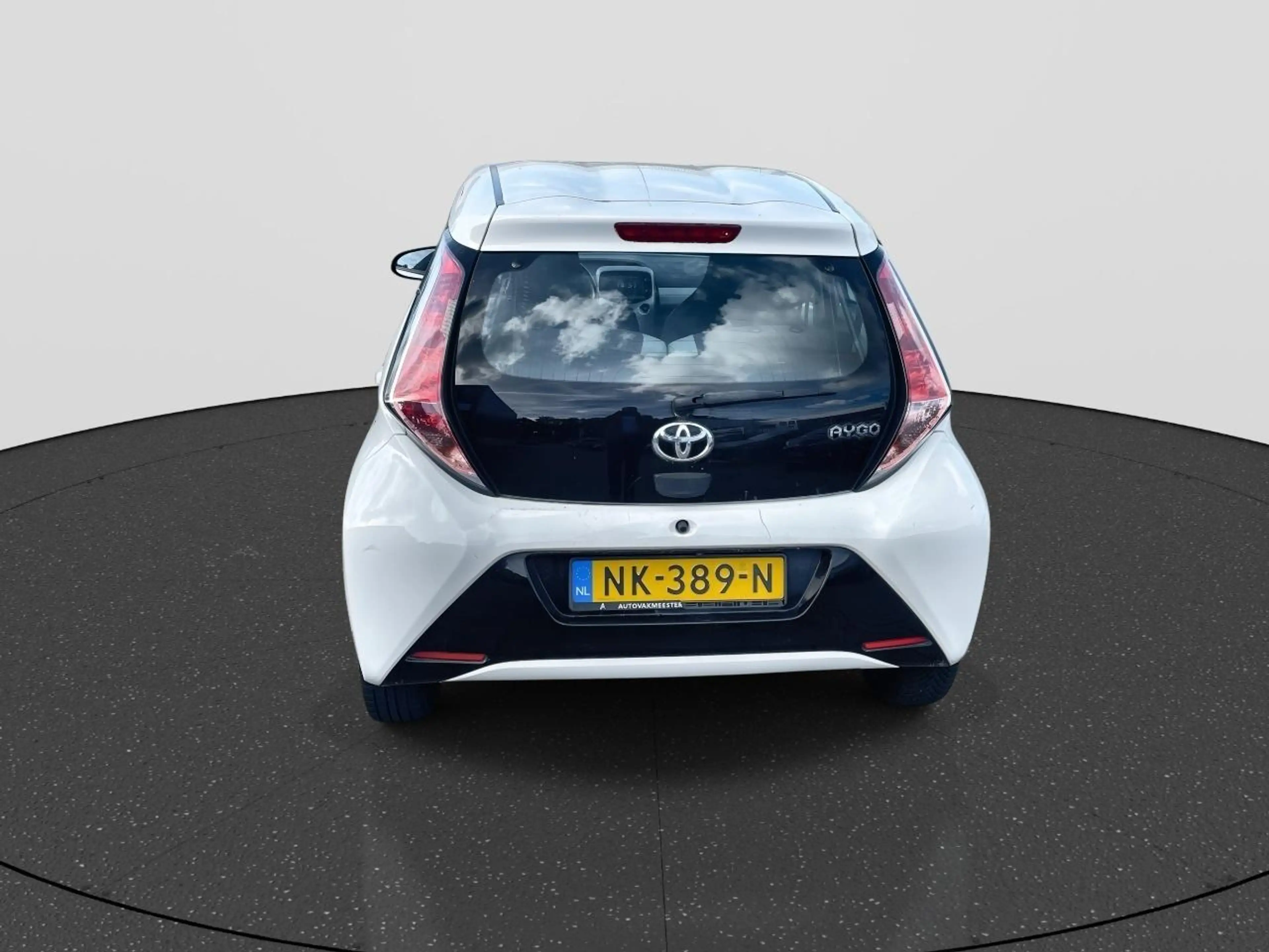 Toyota Aygo 1.0 VVT-i x-play — photo 7