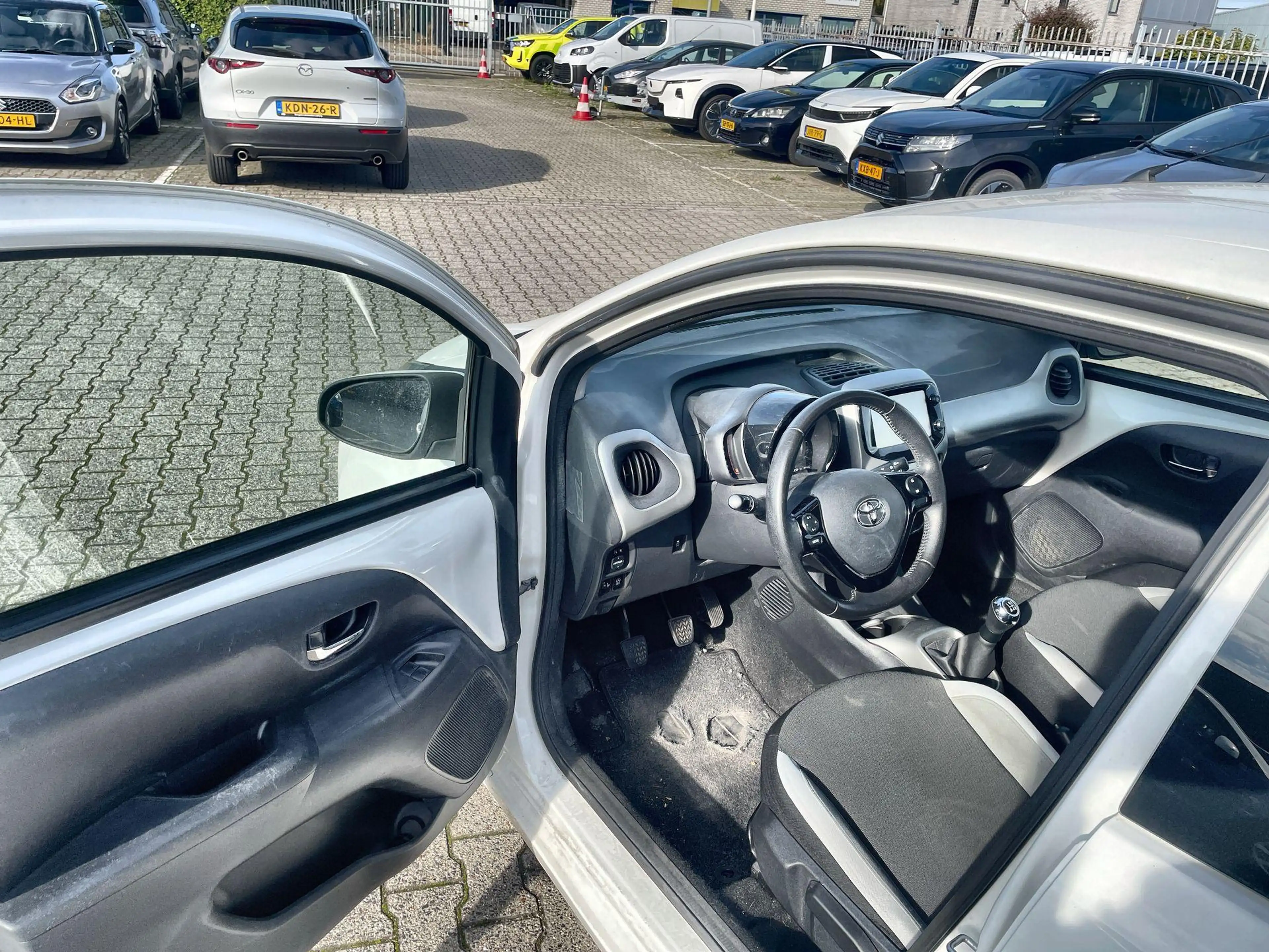 Toyota Aygo 1.0 VVT-i x-play — photo 15
