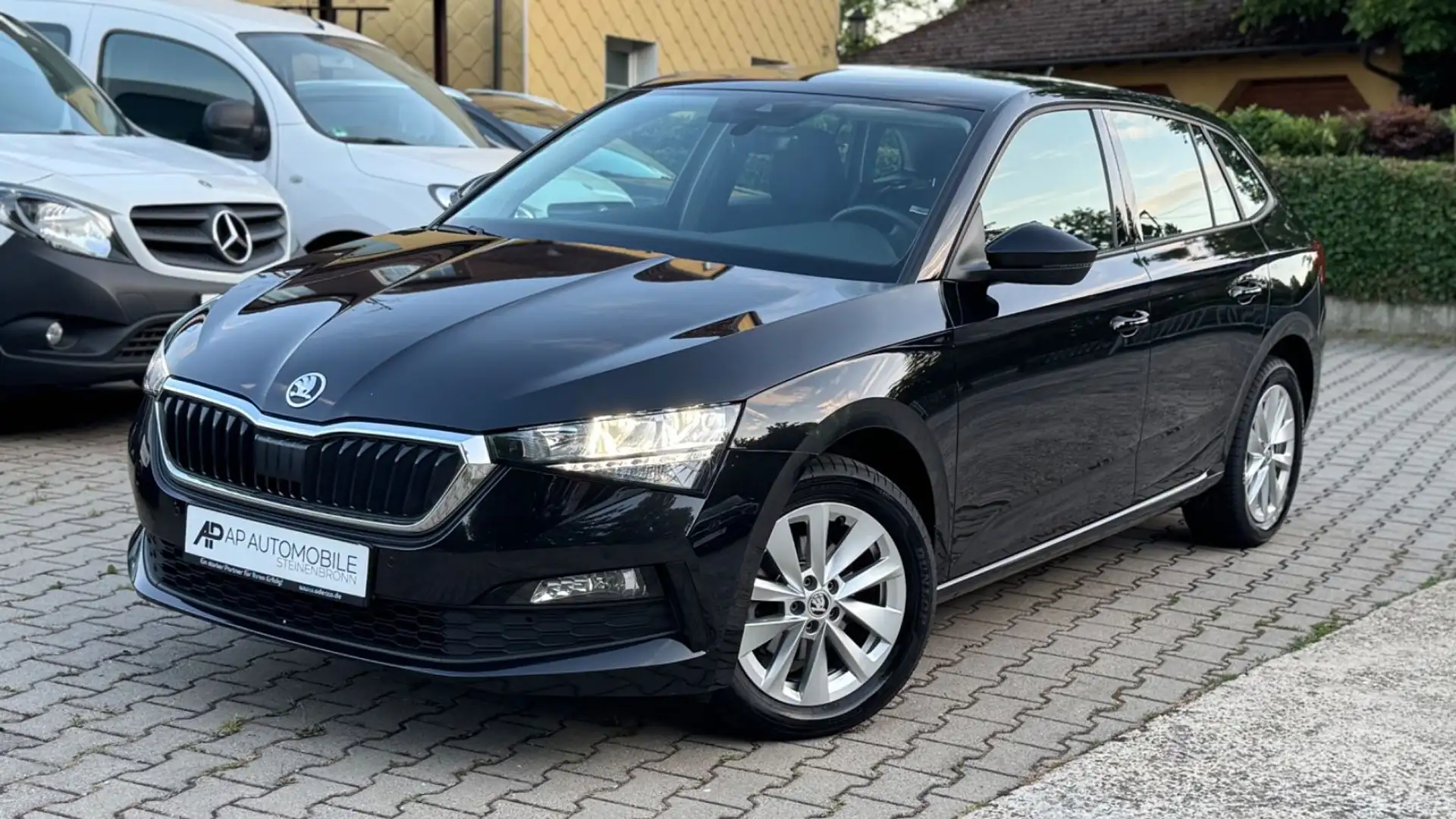 Skoda Scala 1.0 TSi Ambition Automatik 1H/LED/SHZ/SHA Schwarz - 1