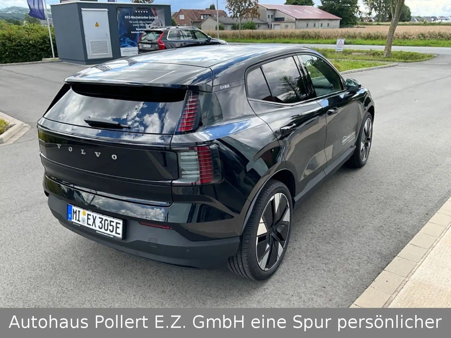 Volvo EX30 Plus Twin Performance Чорний - 2