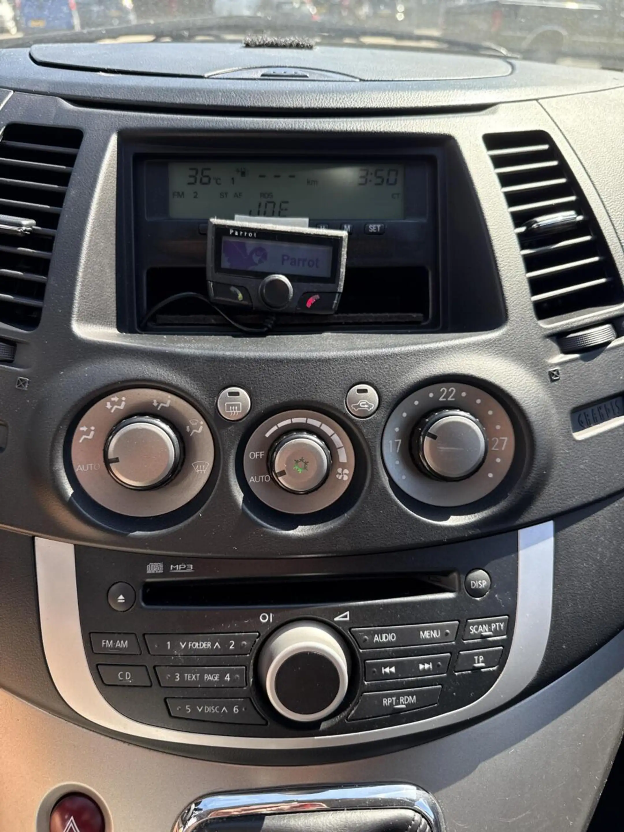 Mitsubishi Grandis 2.4-16V InSport — photo 8