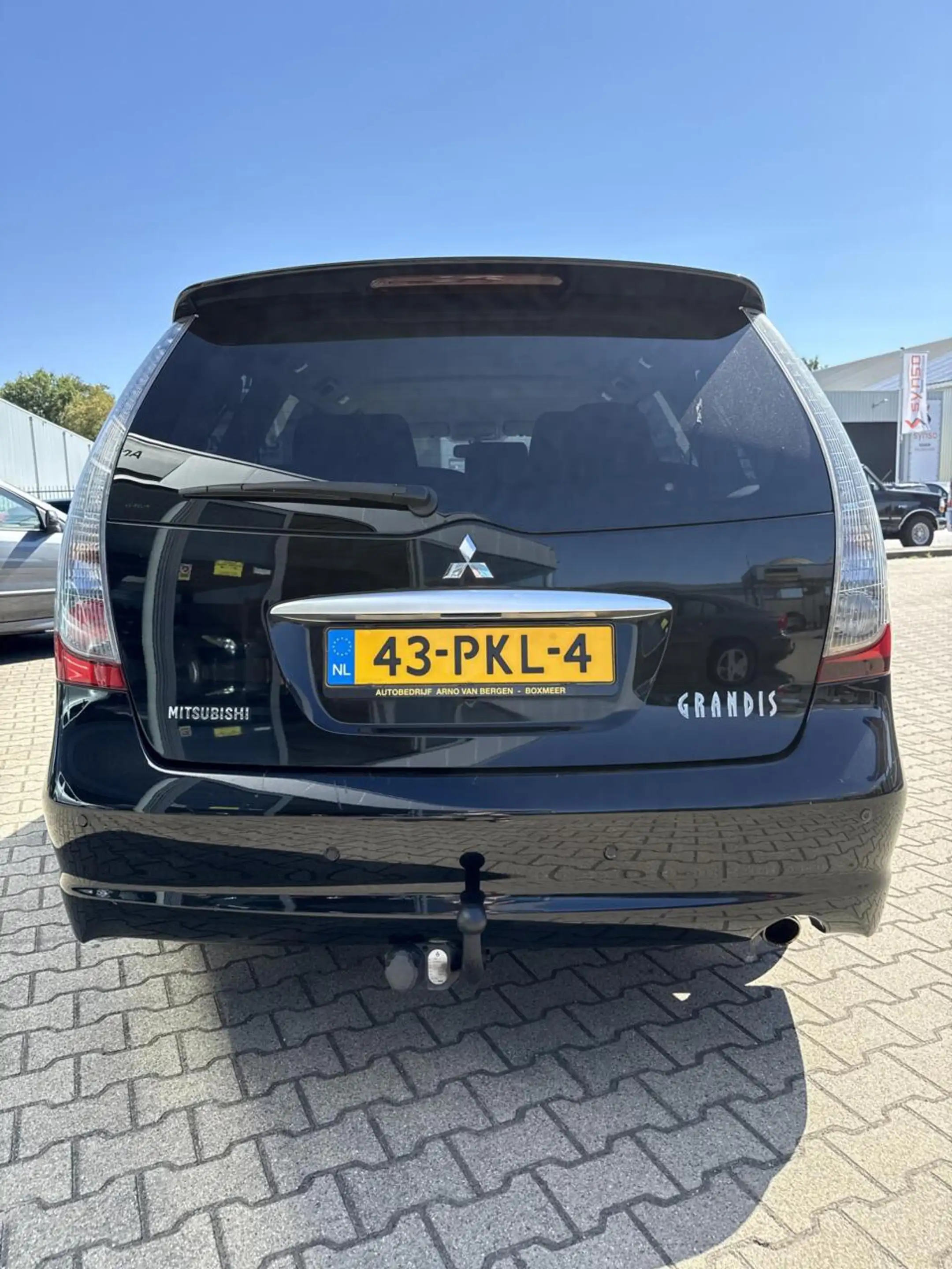 Mitsubishi Grandis 2.4-16V InSport — photo 11
