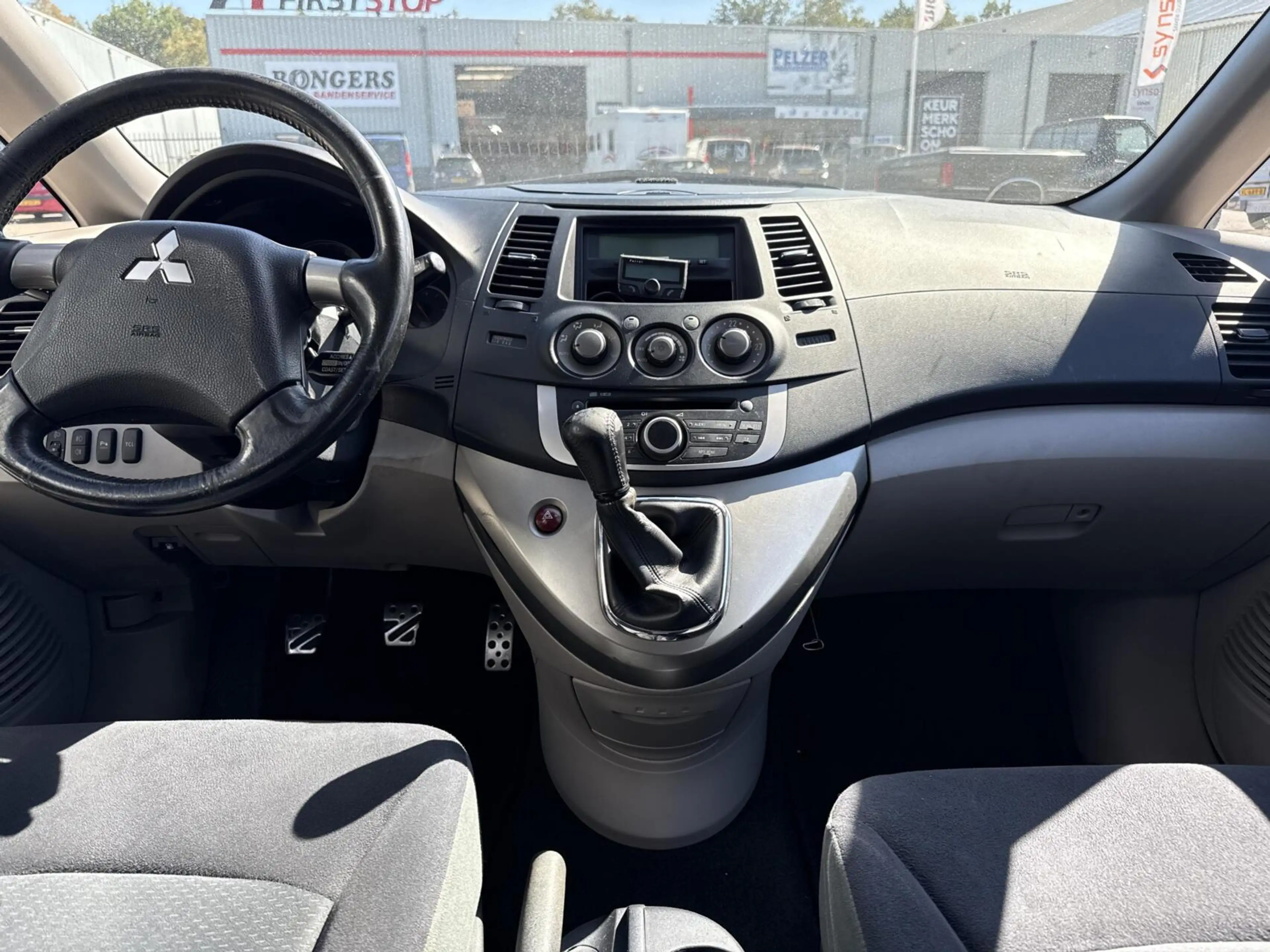 Mitsubishi Grandis 2.4-16V InSport — photo 2