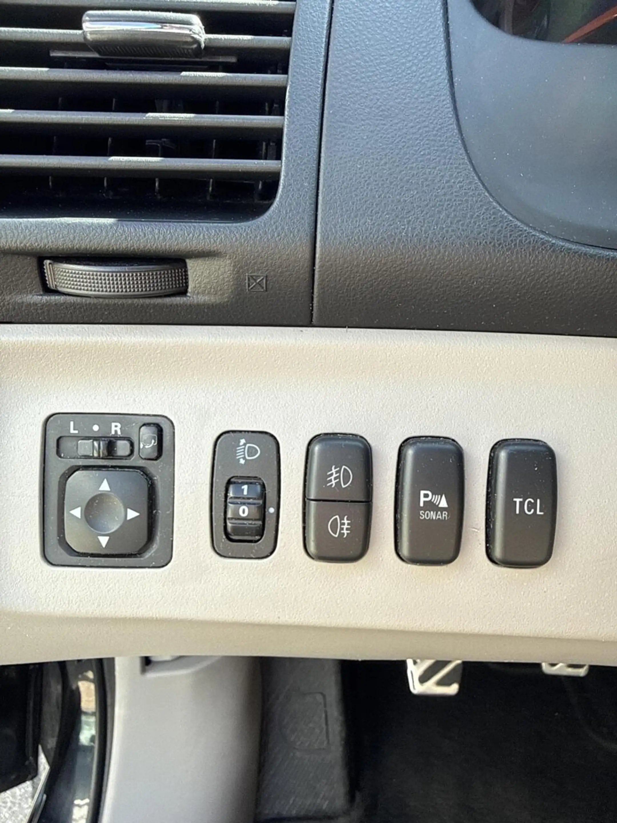 Mitsubishi Grandis 2.4-16V InSport — photo 10