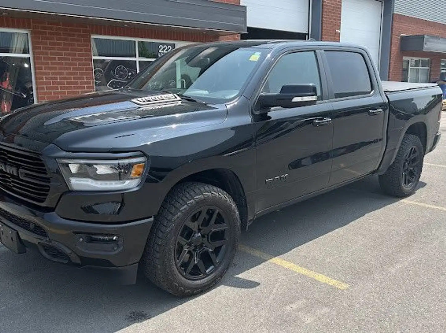 Dodge RAM 1500 SPORT 5,7L V8 de 2020 - TVA RÉCUPÉRABLE - 2
