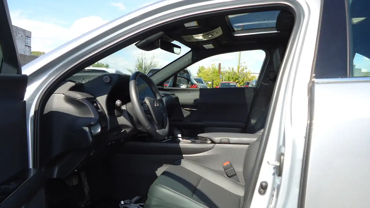 Lexus UX снимка Lexus UX