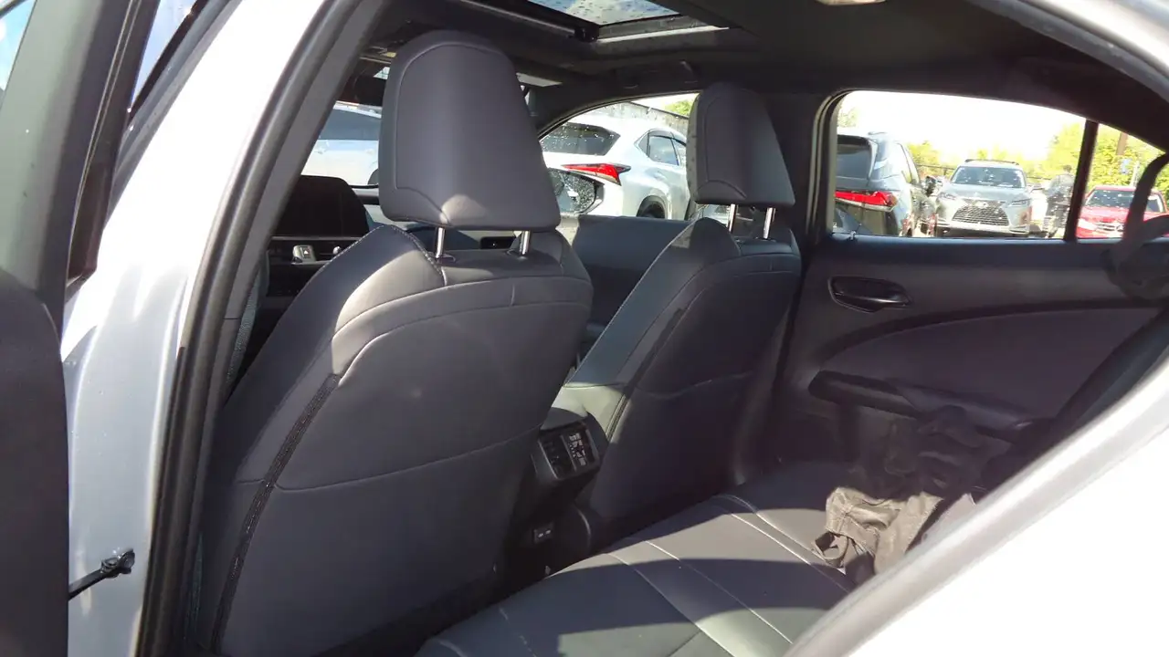 Lexus UX снимка Lexus UX