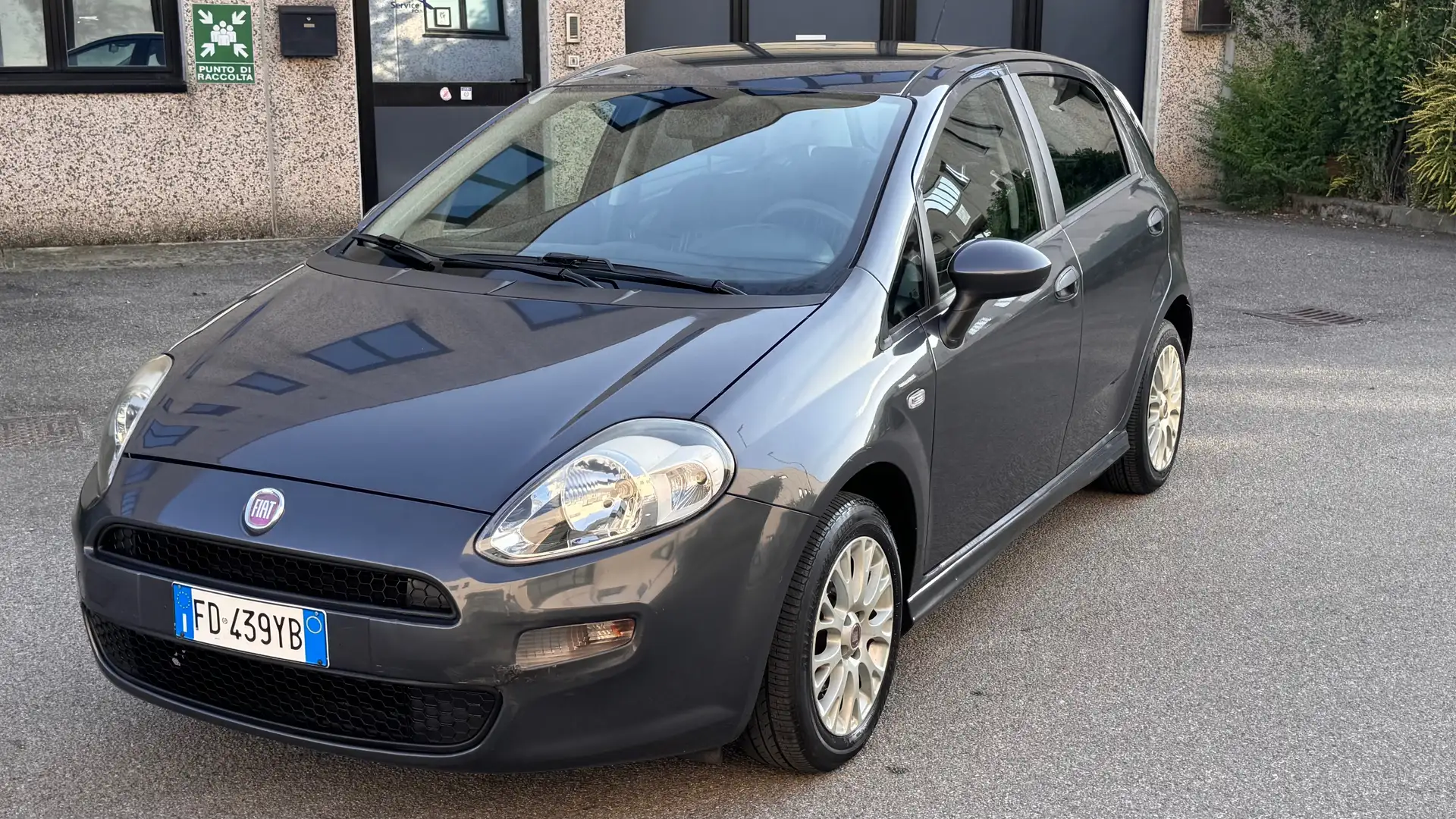 Fiat Punto Punto 5p 1.2 Street E6 Grijs - 1