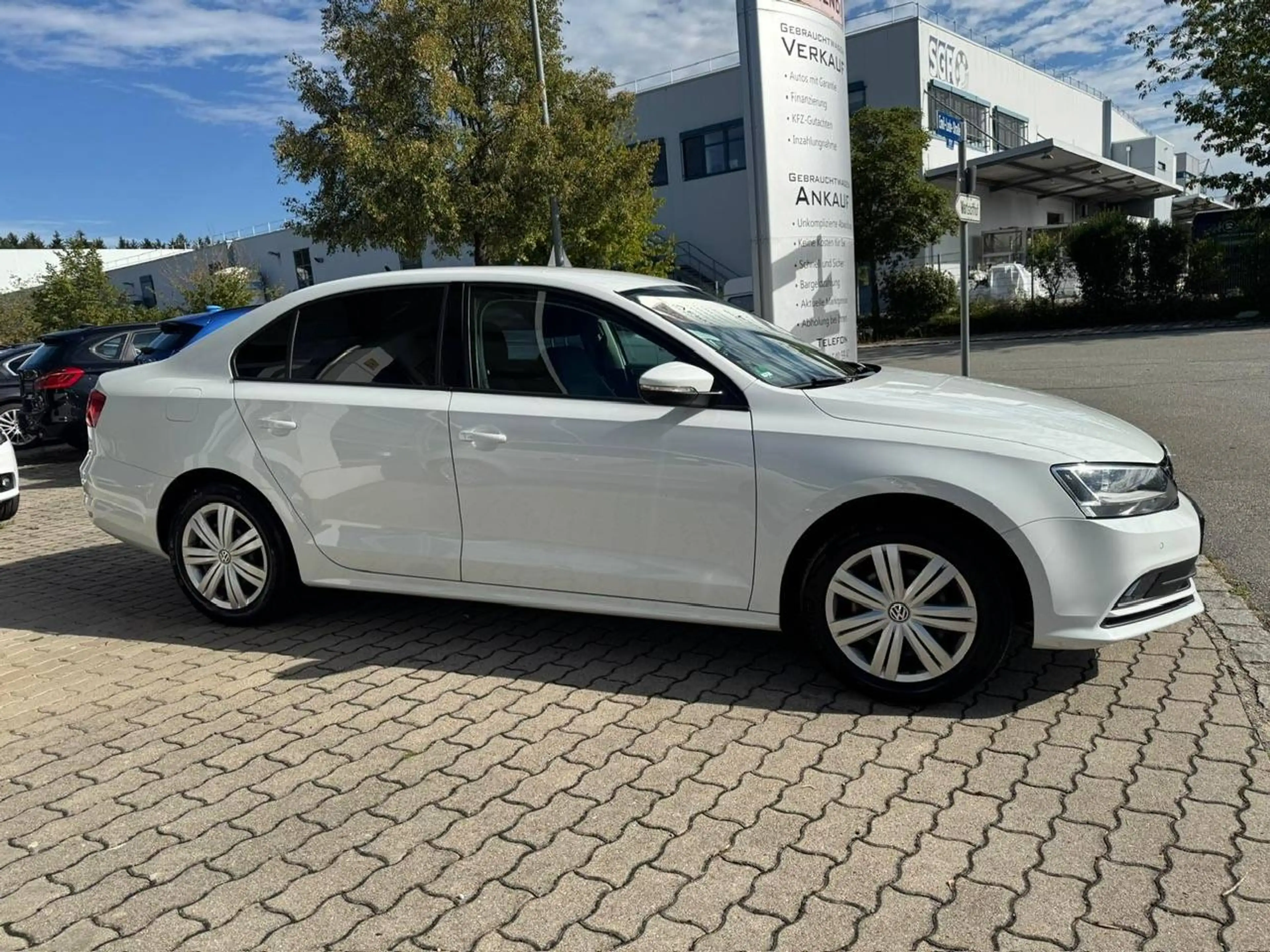 Volkswagen Jetta Jetta 1.2 TSI-Lückenlos VW Scheckheftgepflegt- — photo 4