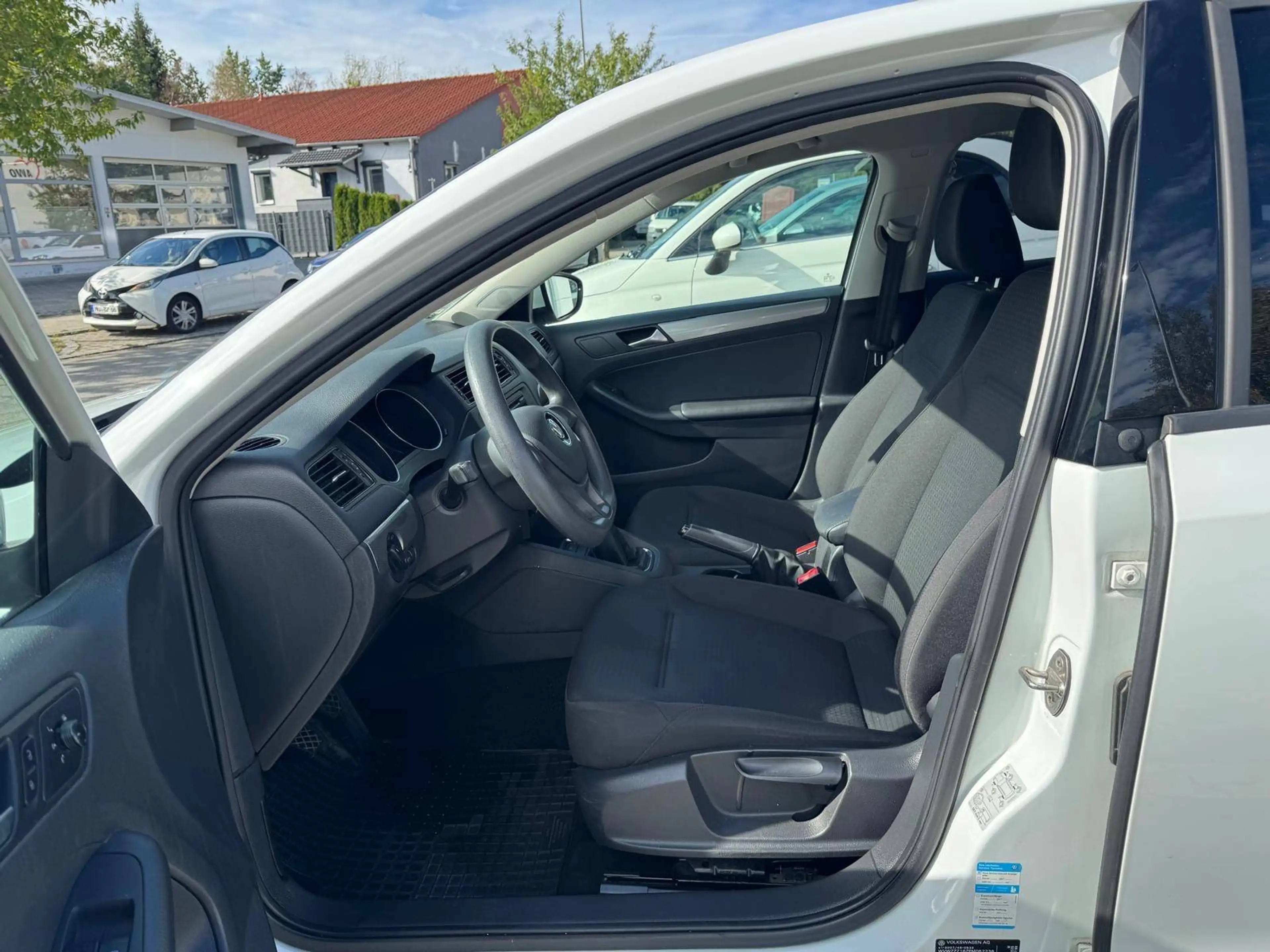 Volkswagen Jetta Jetta 1.2 TSI-Lückenlos VW Scheckheftgepflegt- — photo 9