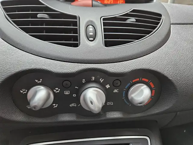 Renault Twingo view 10