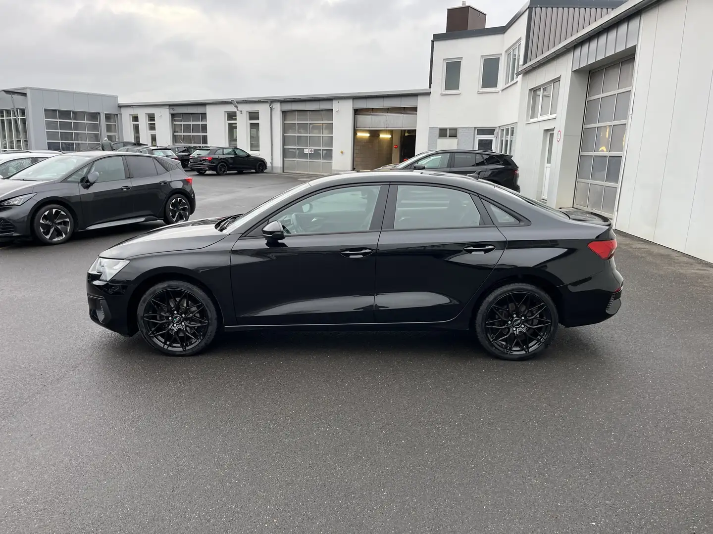 Audi A3 35 1.5 TFSI Blackline 144€ m. 20% Anzahlung Virt Schwarz - 2