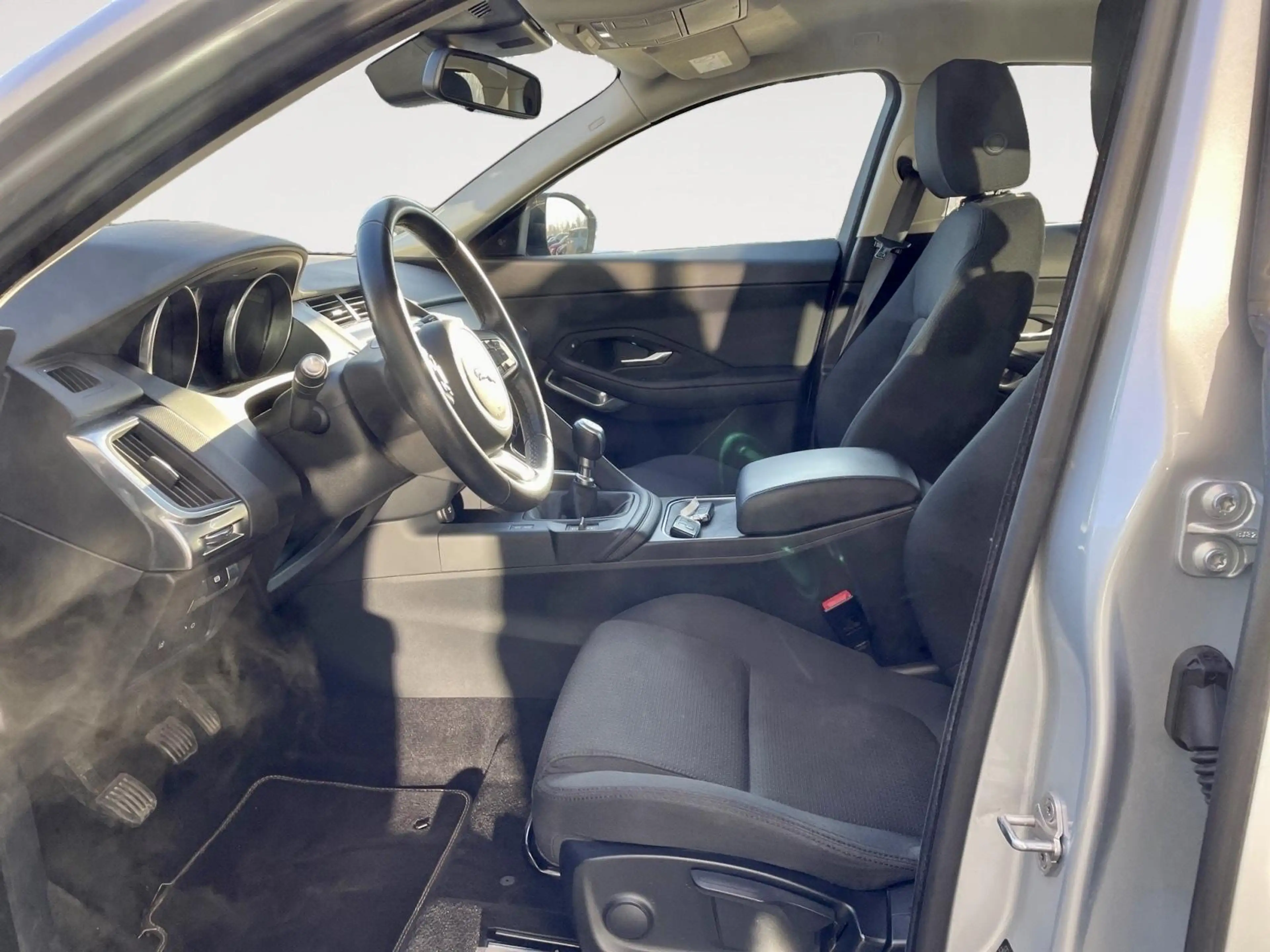 Jaguar E-Pace 12 mois de garantie-gps-camera — photo 10
