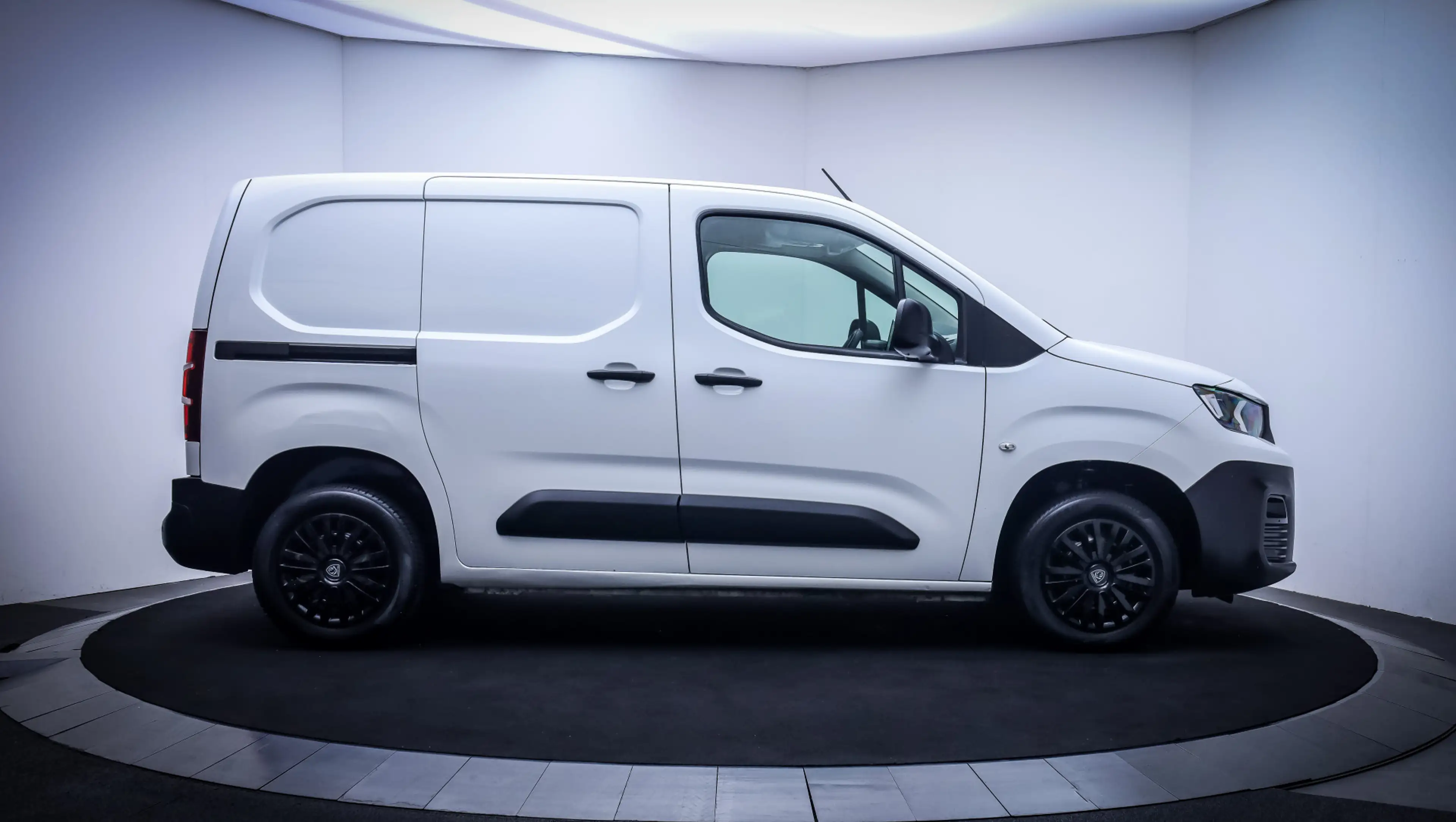 Peugeot Partner 1.2T 3Pers. PREMIUM NAVI | CARPLAY | AIRCO | ZIJDE — photo 4