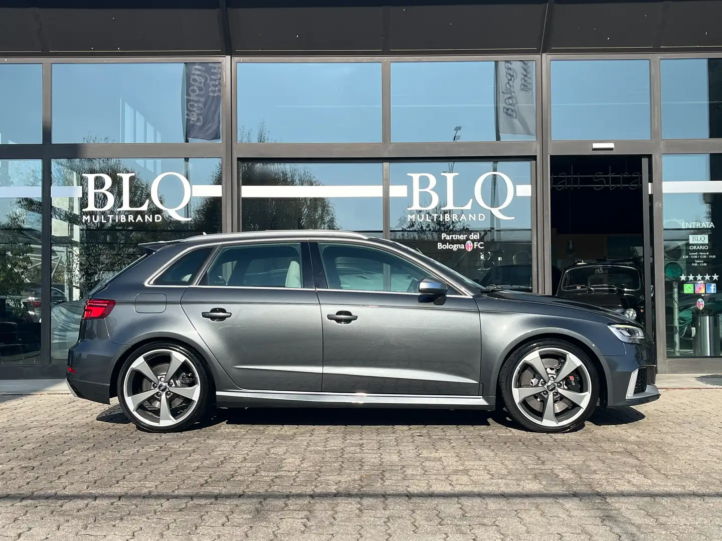 Audi RS3 Sportback 2.5 tfsi quattro s-tronic Grau - 1