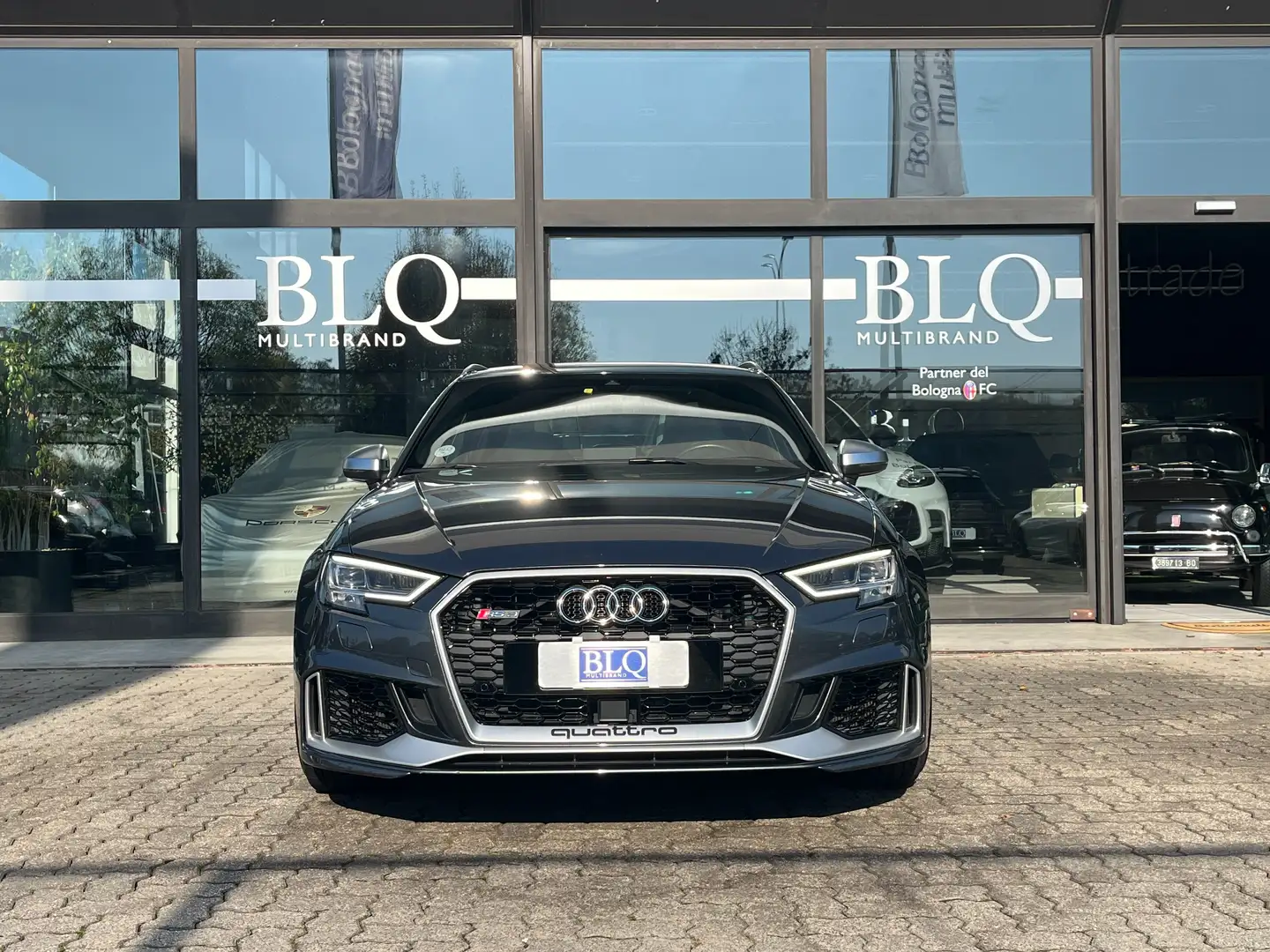 Audi RS3 Sportback 2.5 tfsi quattro s-tronic Grau - 2