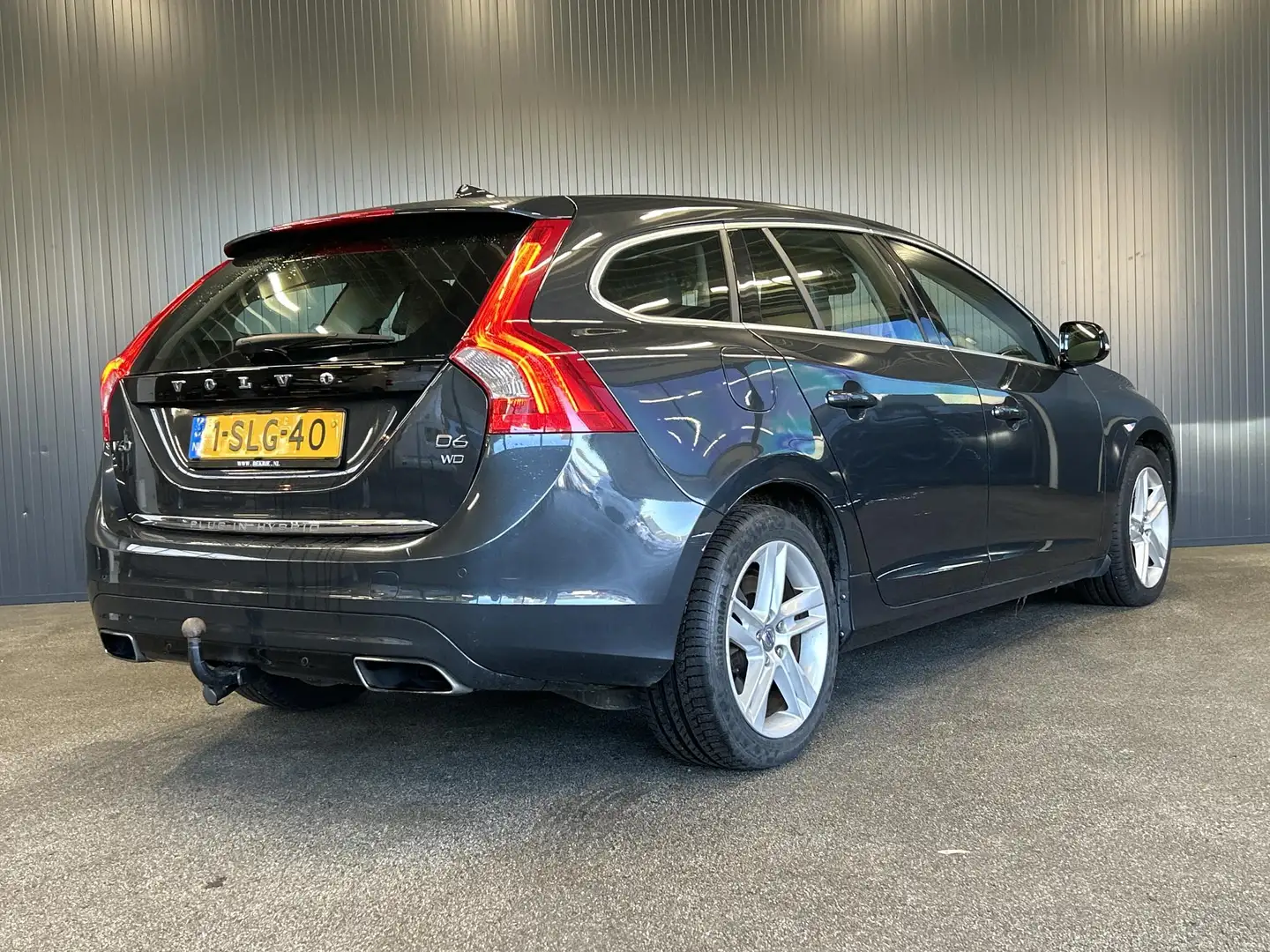 Volvo V60 2.4 D6 AWD Plug-In Hybrid Summum | Cruise | Climat Szary - 2