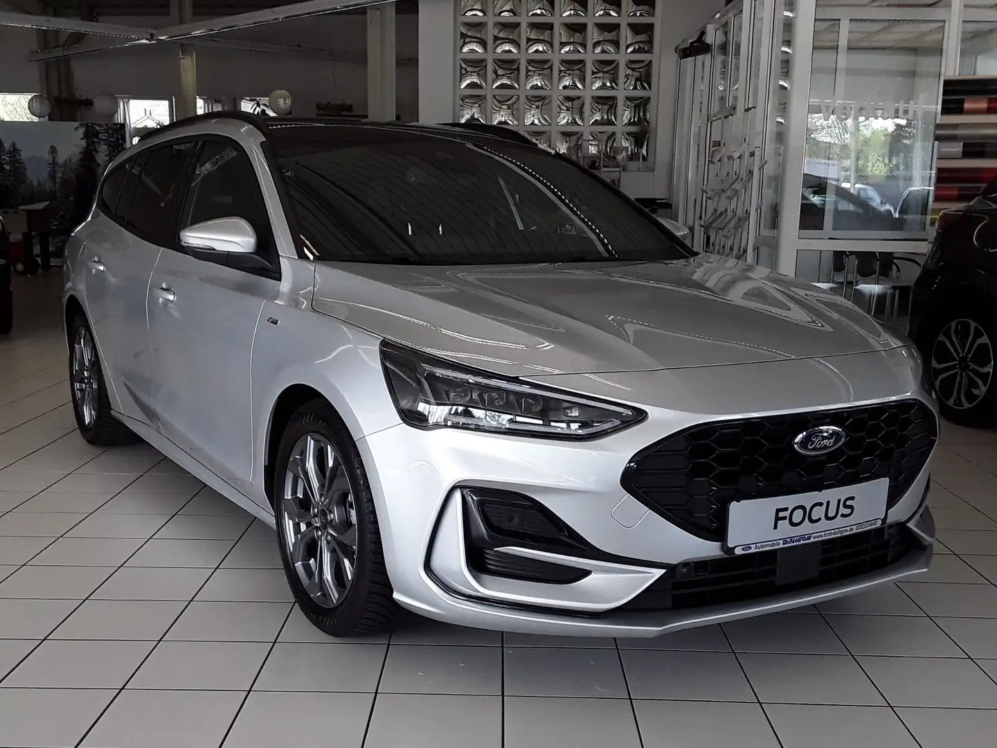 Ford Focus ST-Line,Panodach,Winterpaket,AHZV,Navi,LED-Matrix Silber - 1