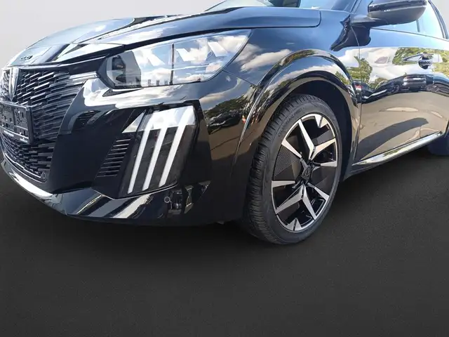 Peugeot 208 view 11