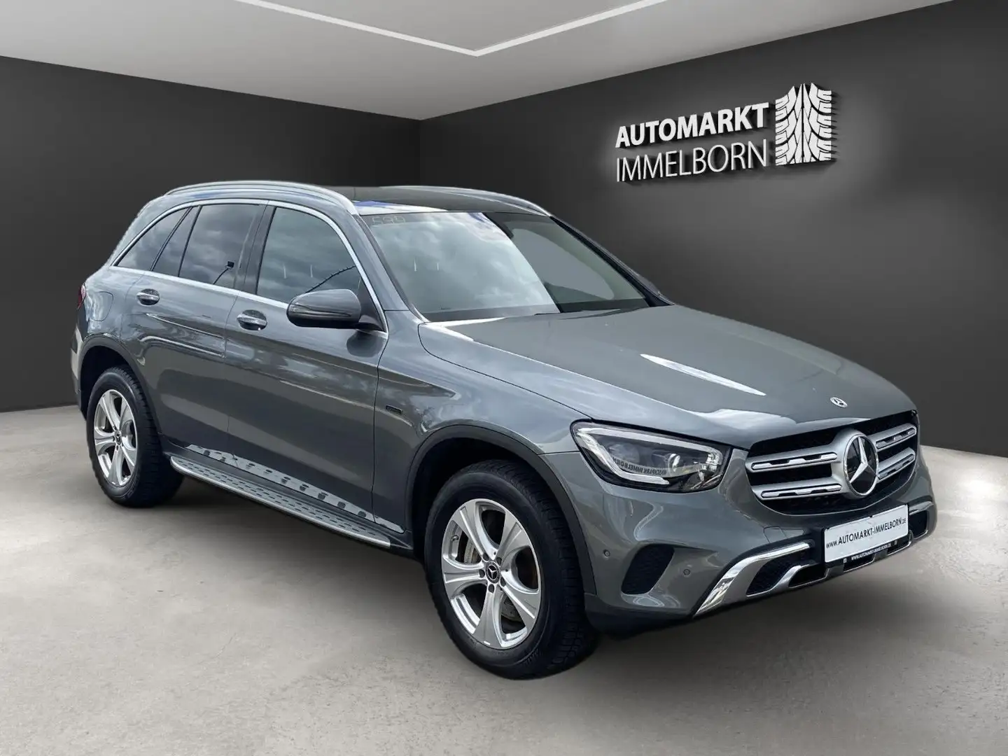 Mercedes-Benz GLC 300 e Pano*Kamera*Leder*MBUX*19*OffRoad*Mbea Grau - 1