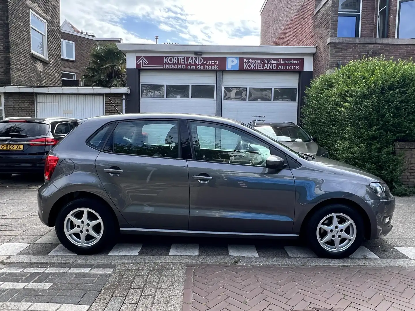 Volkswagen Polo 1.4-16V Comfortline automaat Šedá - 2