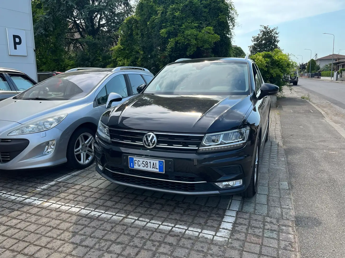 Volkswagen Tiguan Tiguan II 2016 2.0 tdi Executive 4motion 190cv dsg Nero - 2