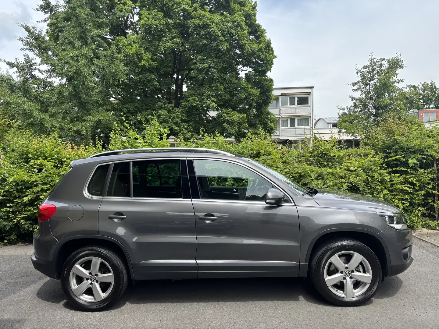 Volkswagen Tiguan 1,4 TSI Sport&Style Grau - 1