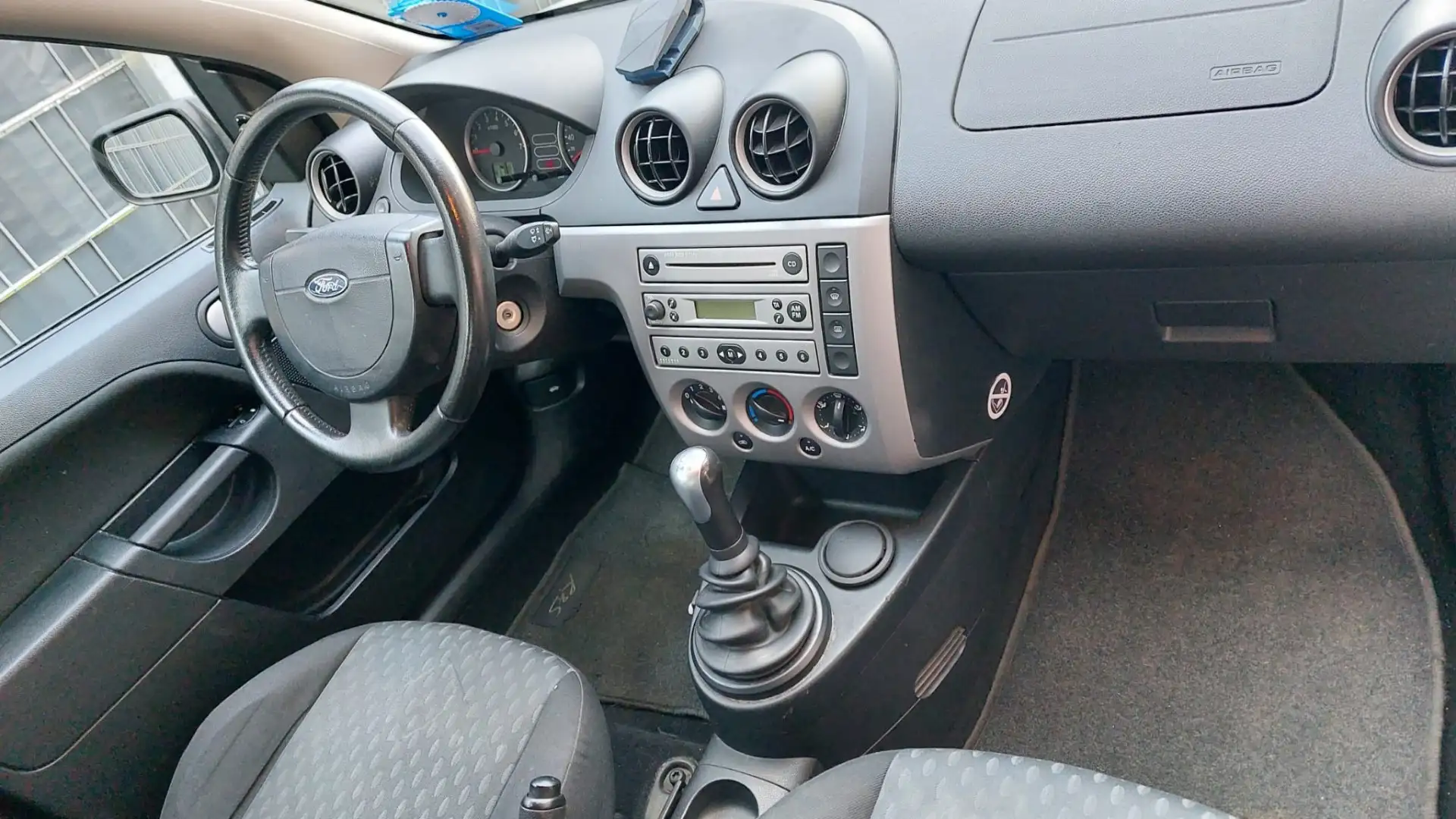 Ford Fiesta 1.4 Silber - 2