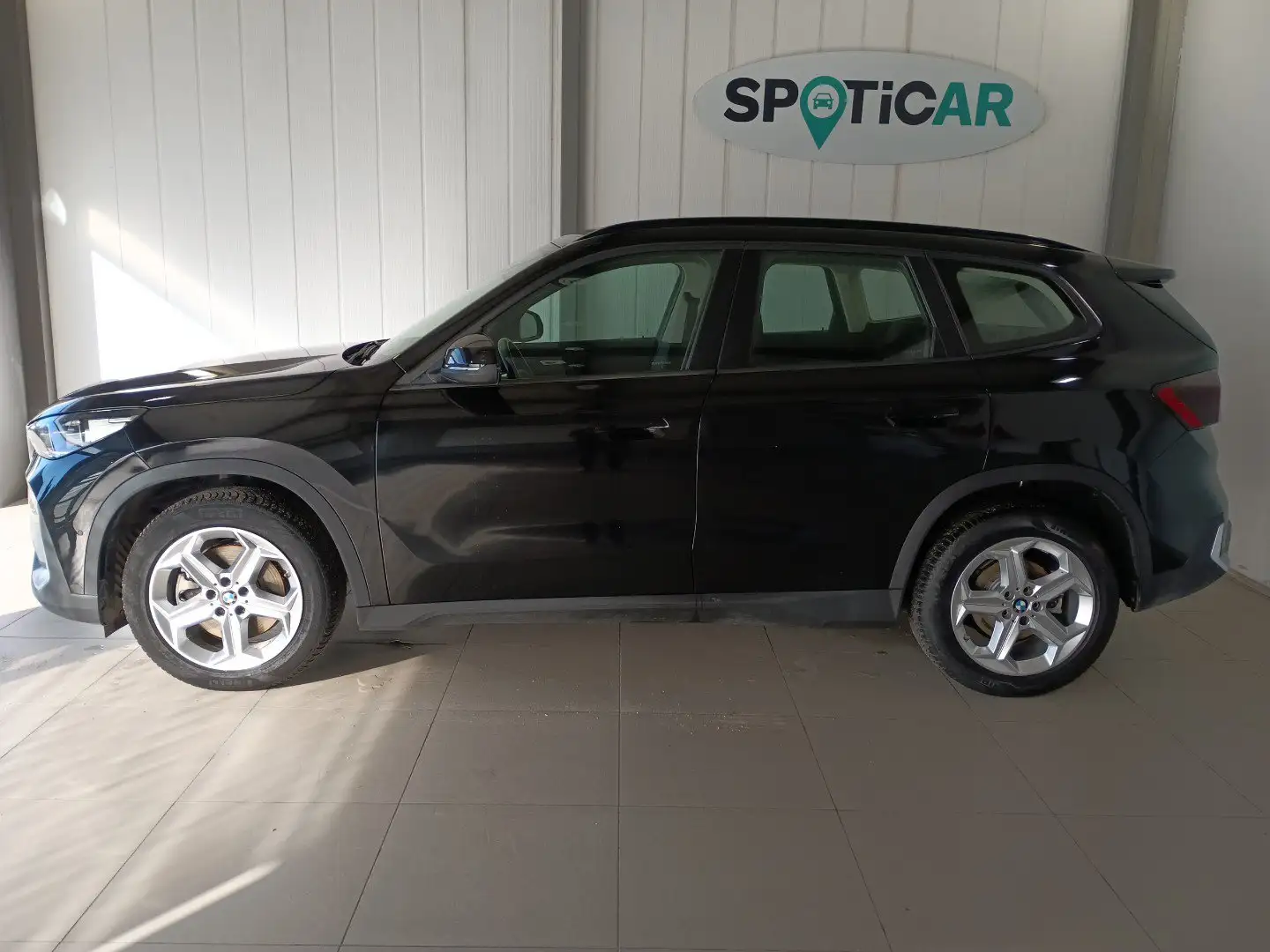 BMW X1 X1 xDrive 23d Schwarz - 2