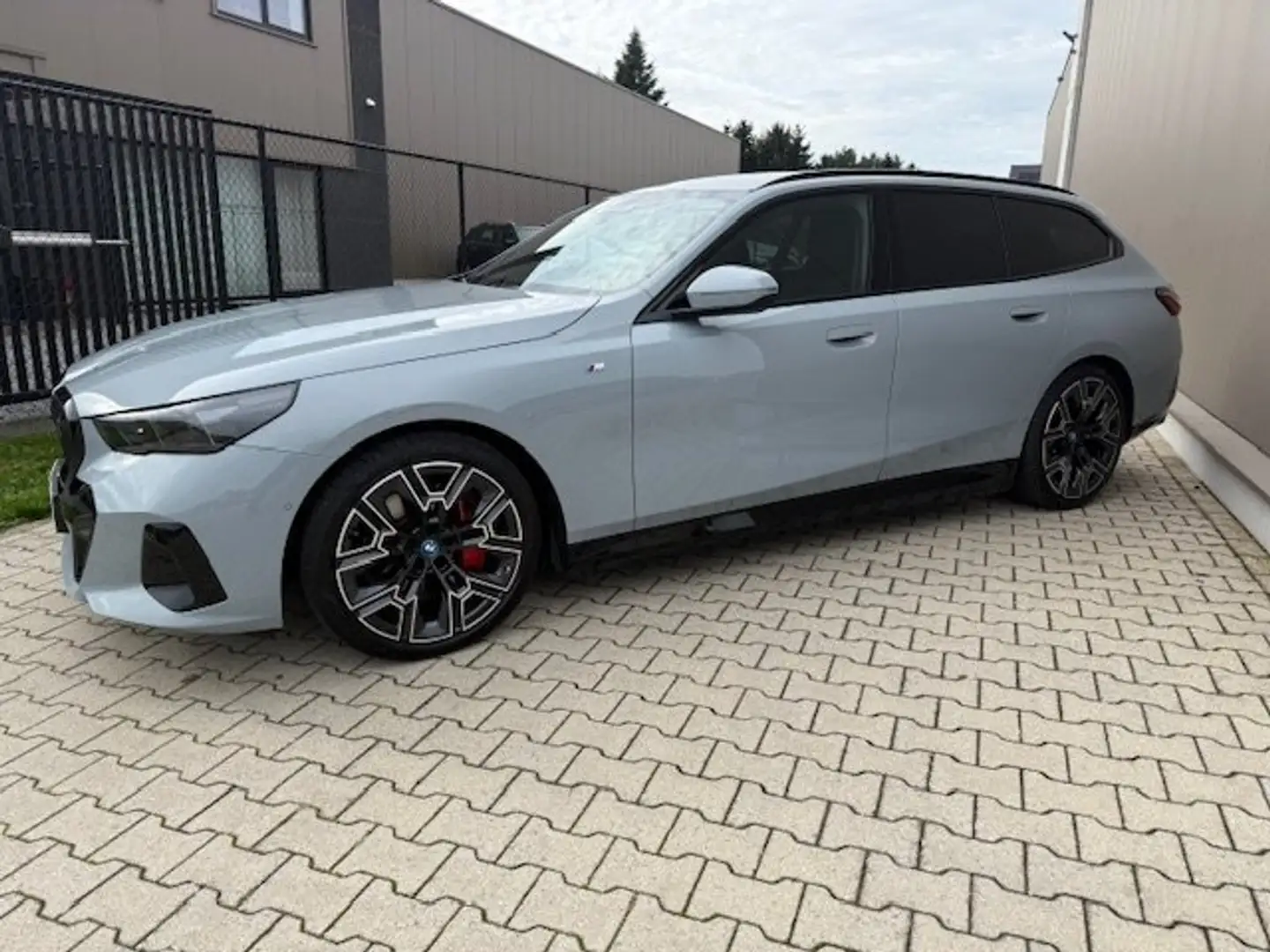 BMW i5 eDrive40 Touring /M SPORT PRO/ H.KARDON/360/HUD/.. Grau - 2