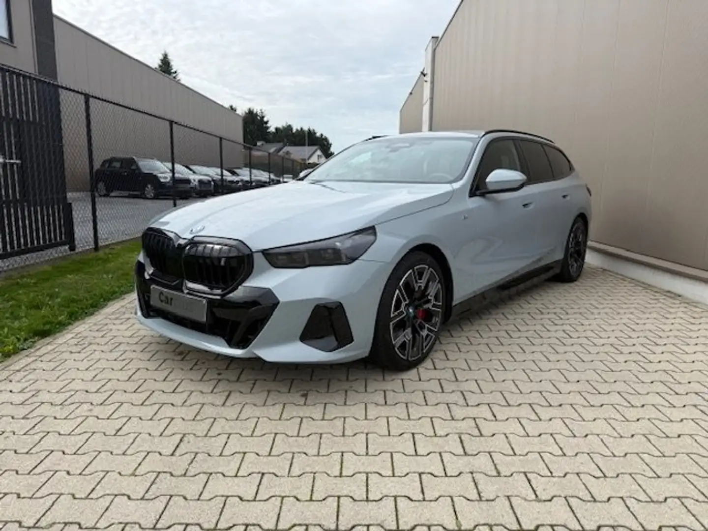 BMW i5 eDrive40 Touring /M SPORT PRO/ H.KARDON/360/HUD/.. Grau - 1