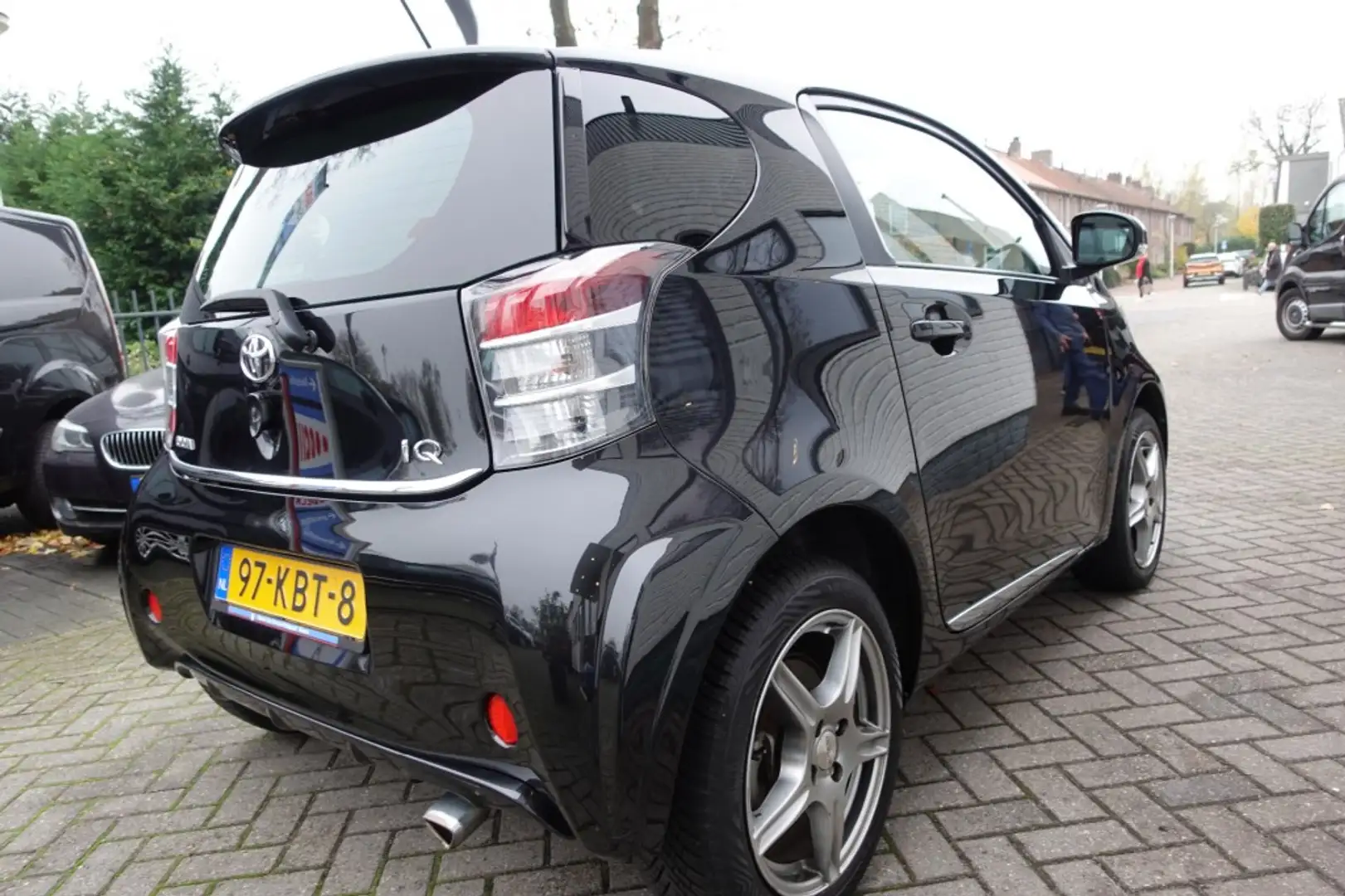 Toyota iQ 1.0 VVTI BLACK EDIT. ONVERWOESTBAAR ! Zwart - 2