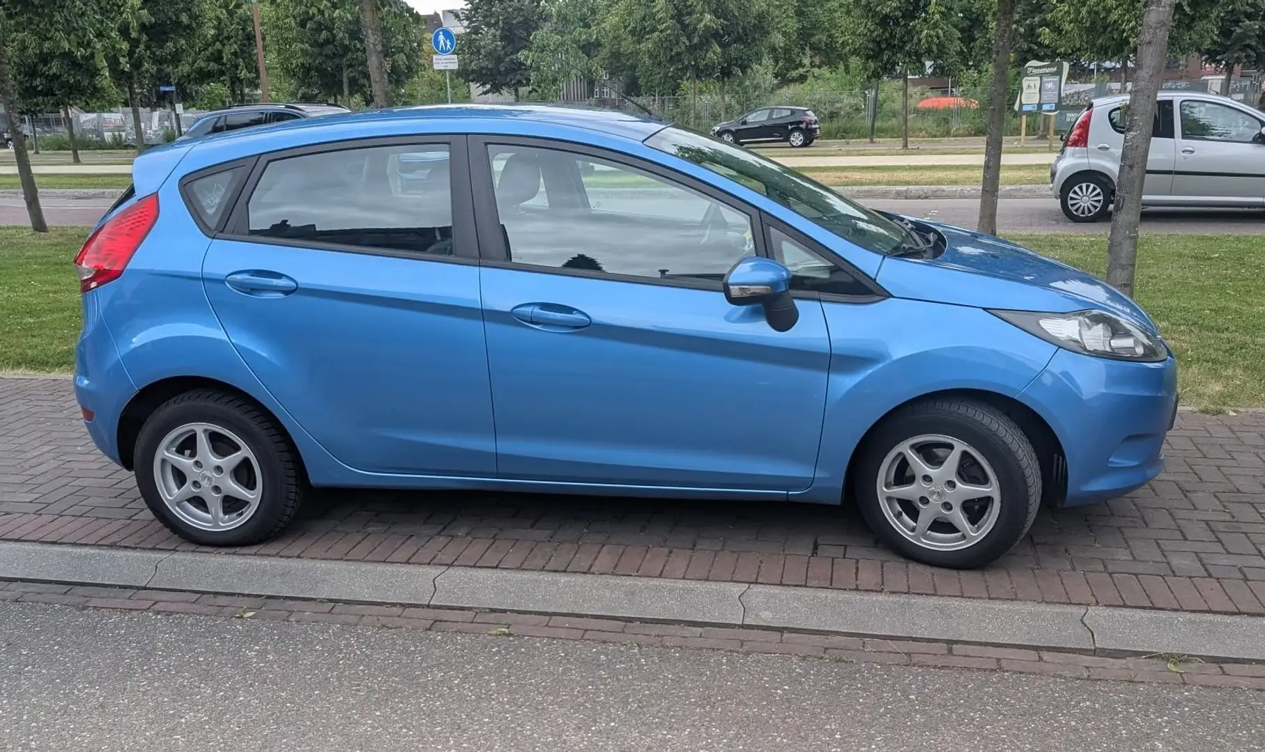 Ford Fiesta 1.25 Trend Blauw - 1