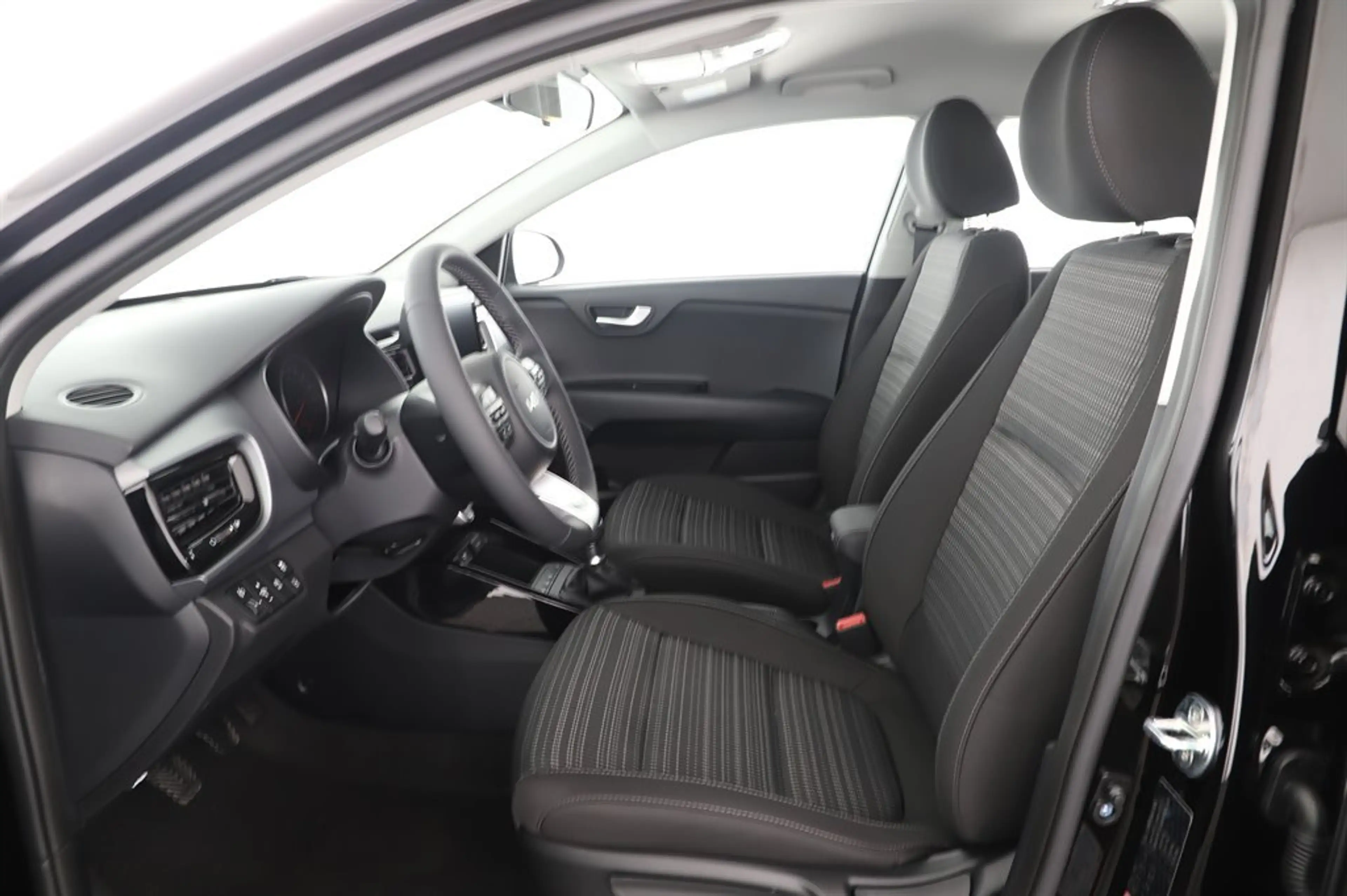 Kia Stonic 1.2 DPI Silber Kamera Carplay Sitzheizung — photo 9