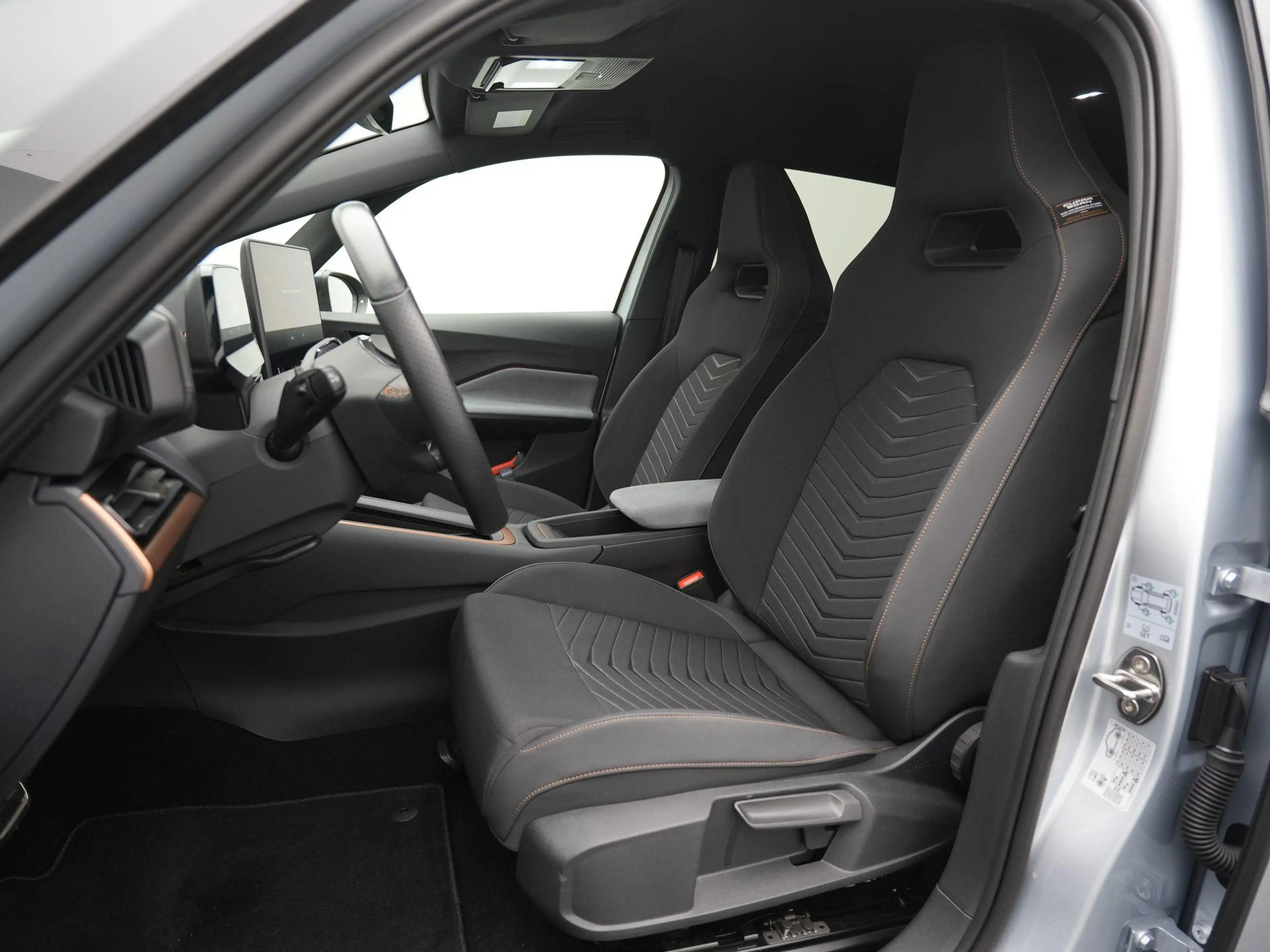 CUPRA Born Essential 63 kWh 231pk | Kuipstoelen | Navigatie | — photo 8