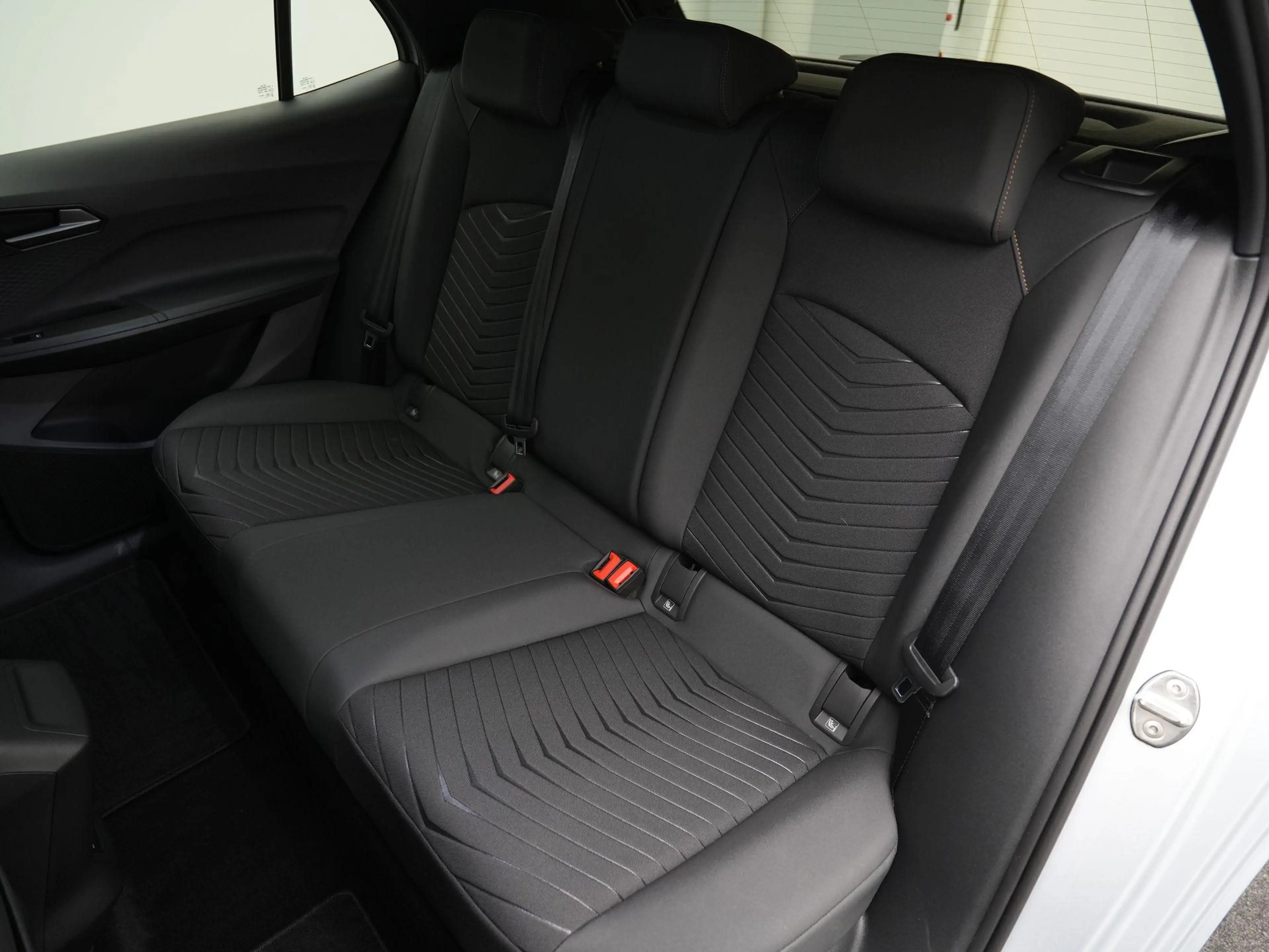 CUPRA Born Essential 63 kWh 231pk | Kuipstoelen | Navigatie | — photo 9