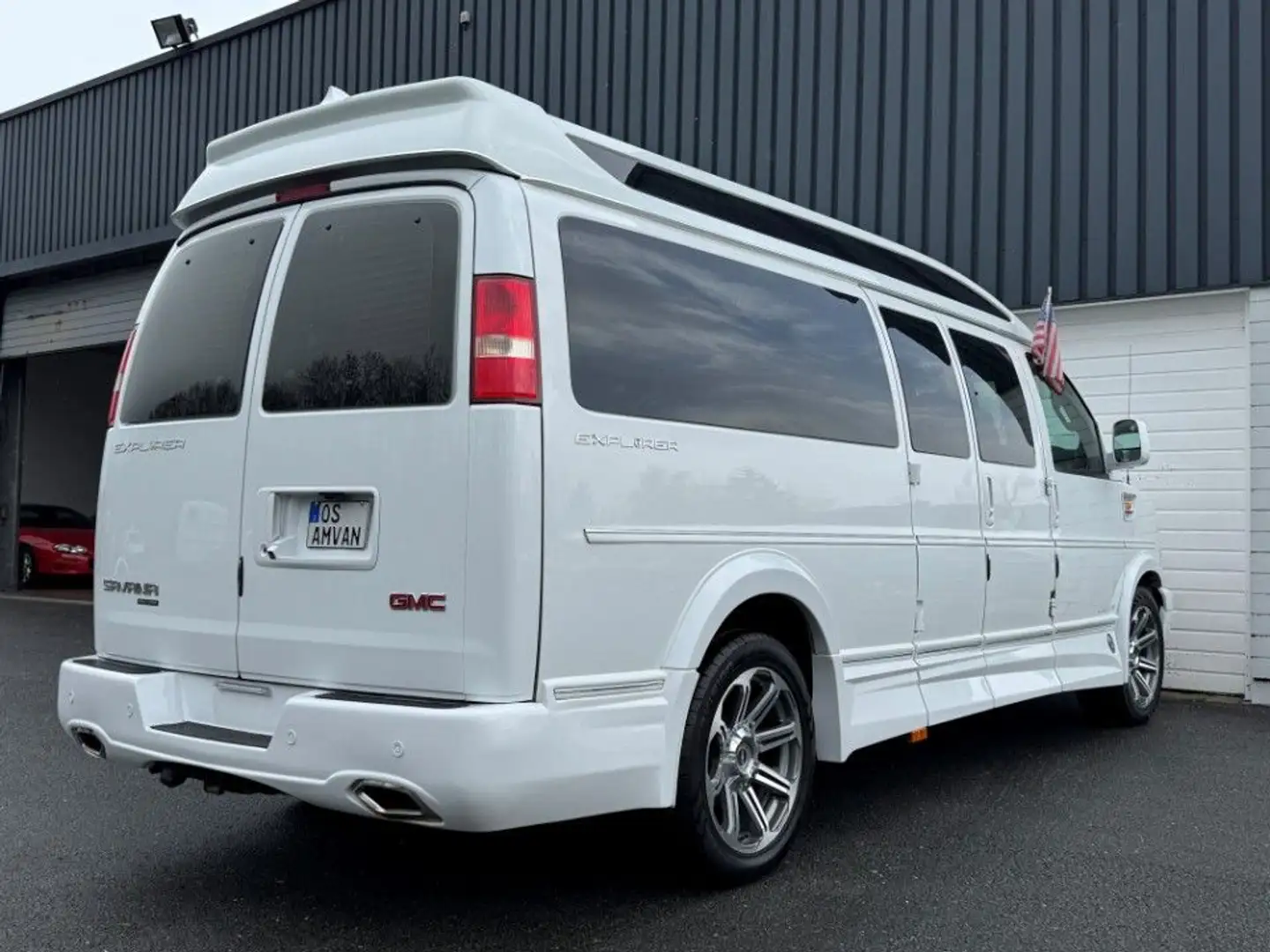 Chevrolet Express 6.0 Explorer Limited XS-E 9-Sitzer Lang - 2