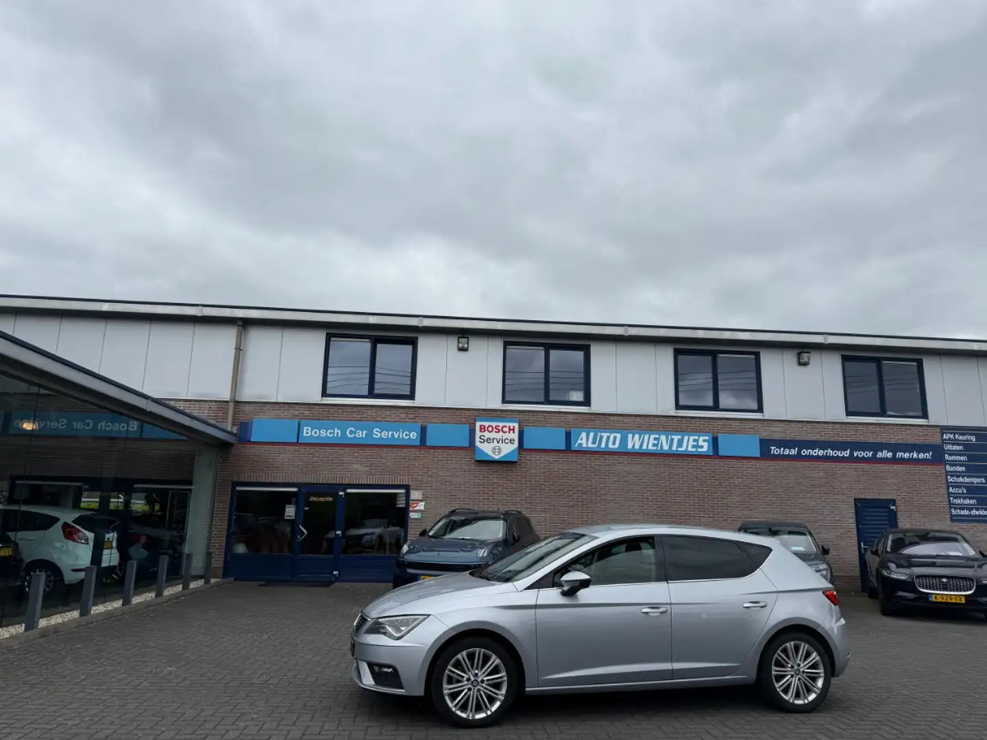 SEAT Leon 1.6 TDI 85kw | Xcellence Business 5-Drs | Navi Grijs - 1