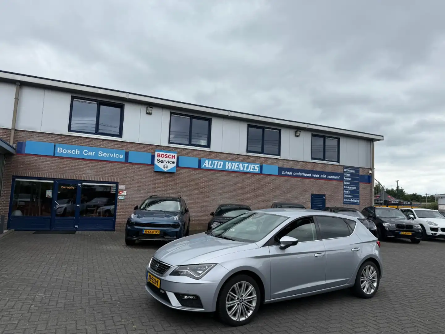 SEAT Leon 1.6 TDI 85kw | Xcellence Business 5-Drs | Navi Grijs - 2