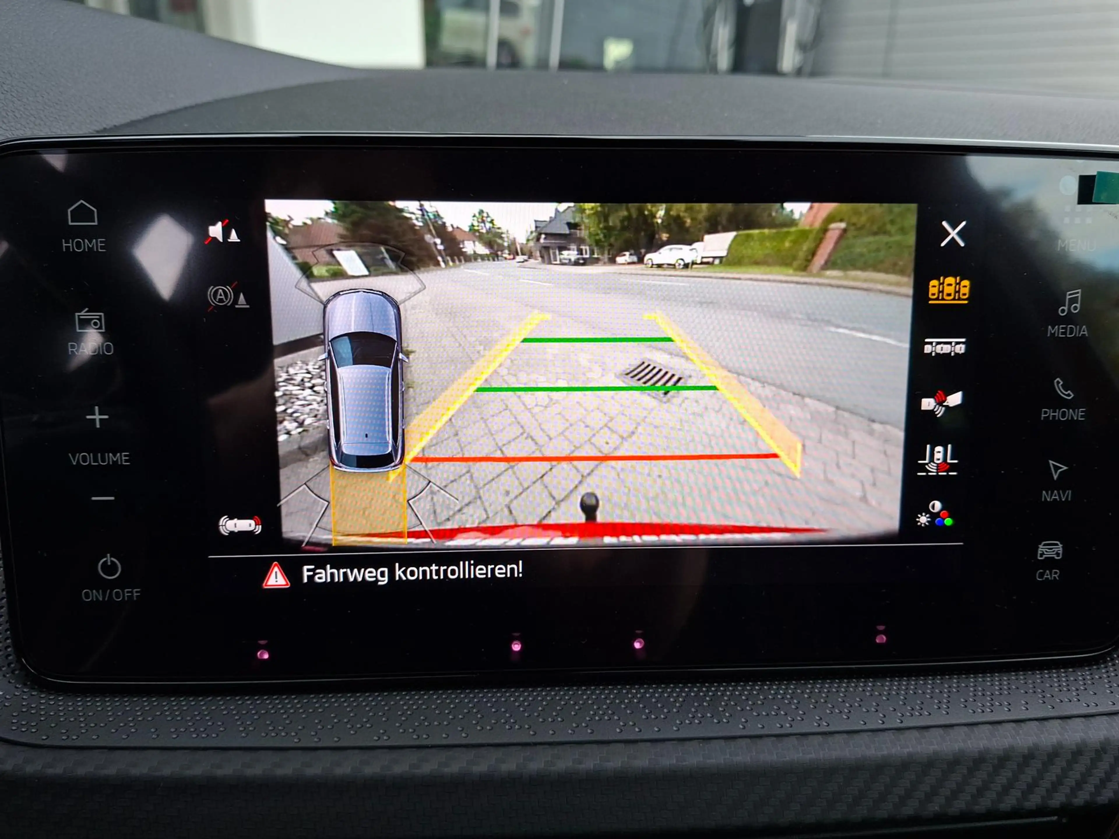 Skoda Kamiq Monte Carlo 1.5TSI DSG AHK Panorama Navi — photo 15