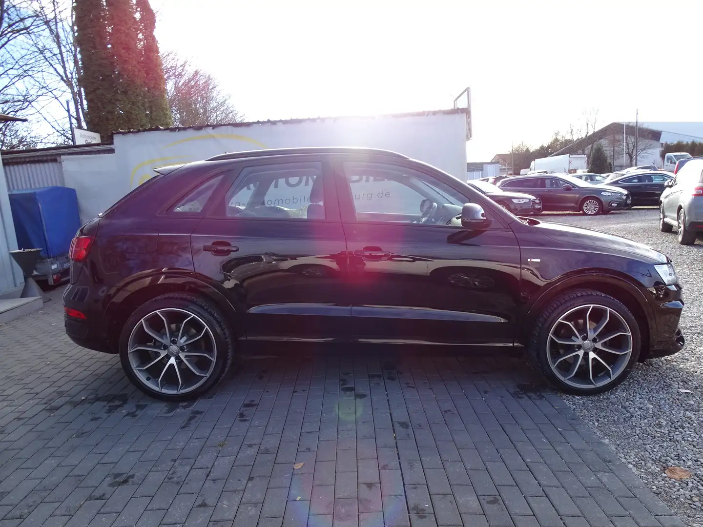 Audi Q3 S Line Scheckheftgepflegt Keyless 20"Alufelgen Schwarz - 2