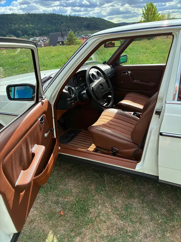 Mercedes-Benz 200 W123, foto 7