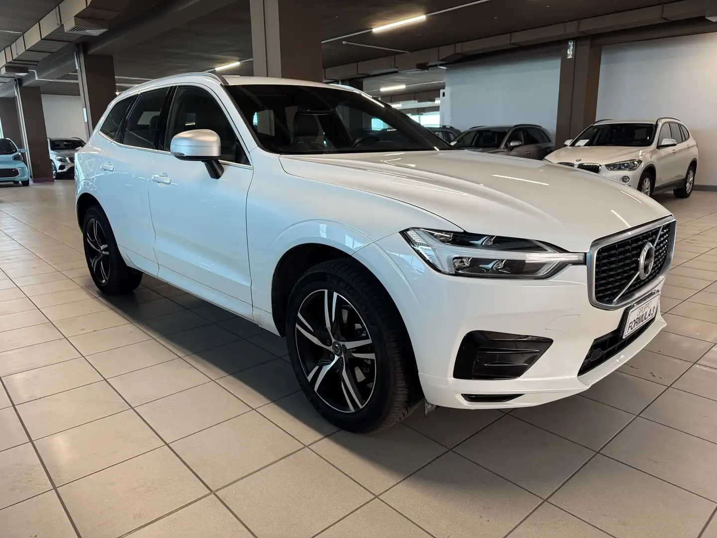Volvo XC60 D4 AWD Geartronic R-design Wit - 2