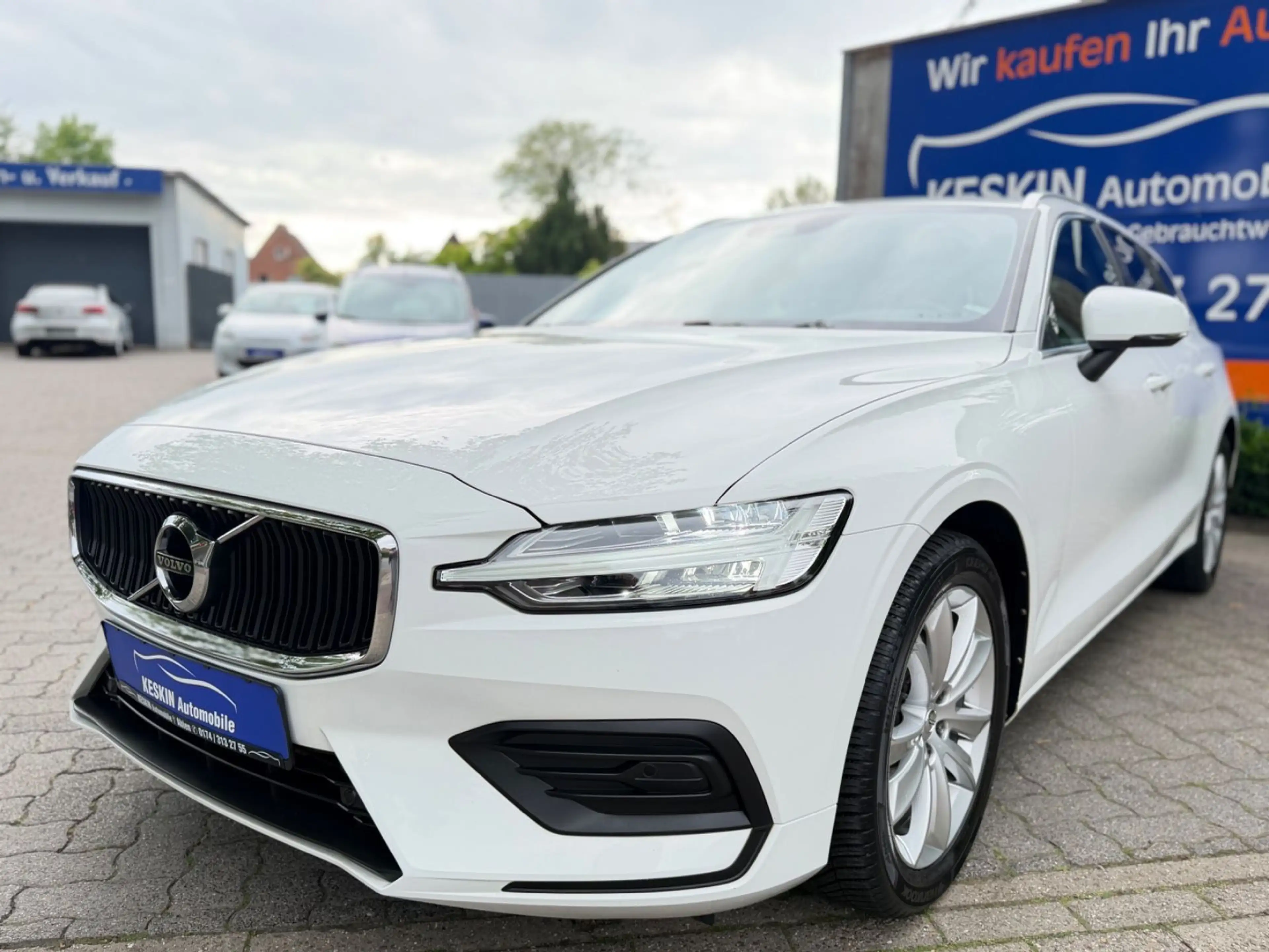 Volvo V60 Kombi Momentum Pro*AUTOMATIK*LED*NAVI*AHK* — photo 8