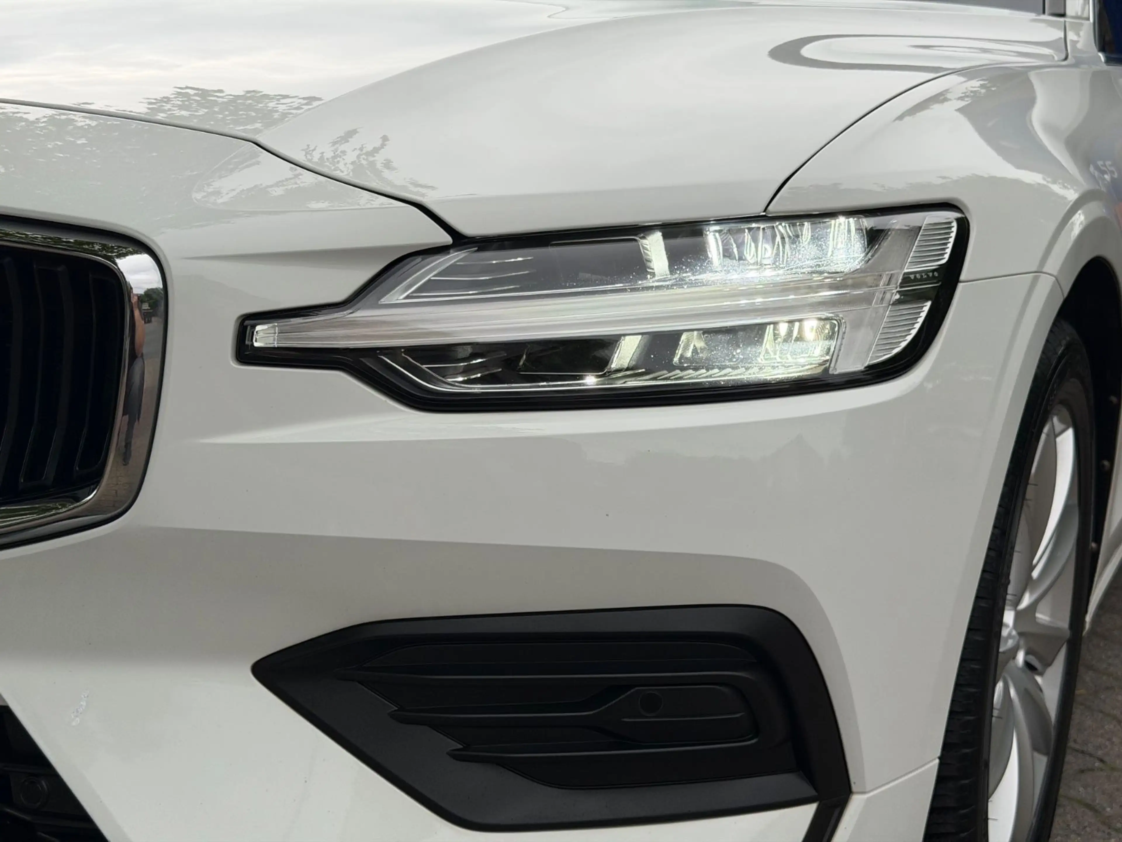 Volvo V60 Kombi Momentum Pro*AUTOMATIK*LED*NAVI*AHK* — photo 10