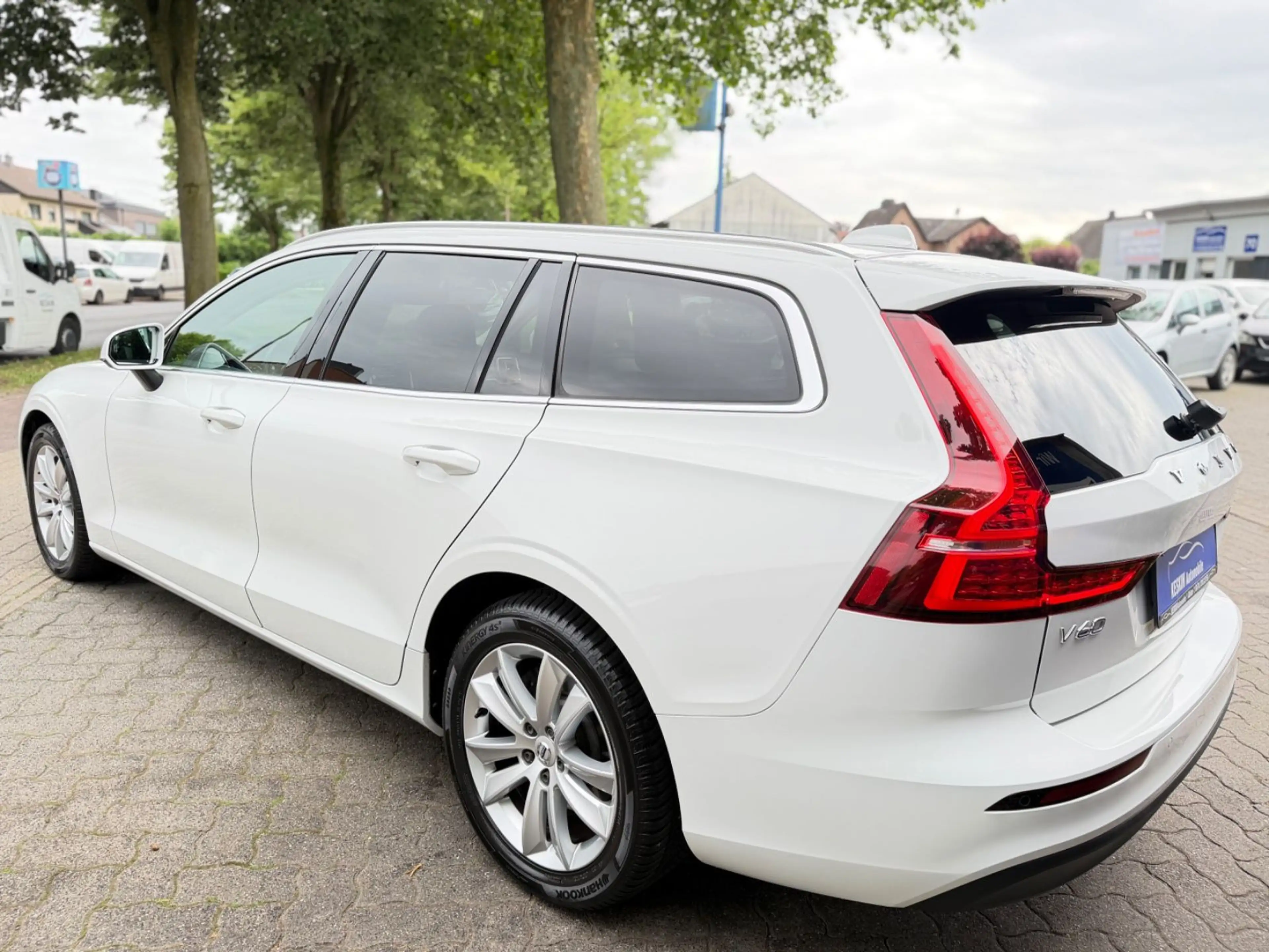 Volvo V60 Kombi Momentum Pro*AUTOMATIK*LED*NAVI*AHK* — photo 9