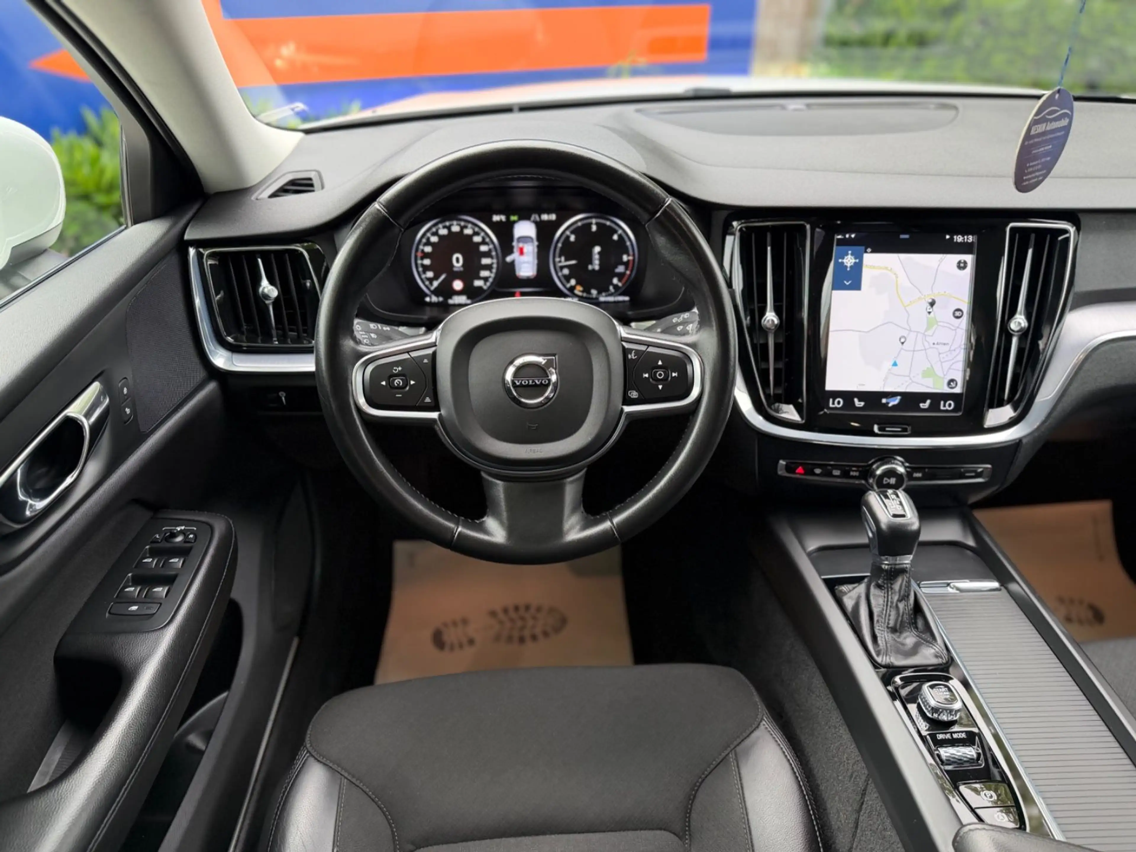 Volvo V60 Kombi Momentum Pro*AUTOMATIK*LED*NAVI*AHK* — photo 15