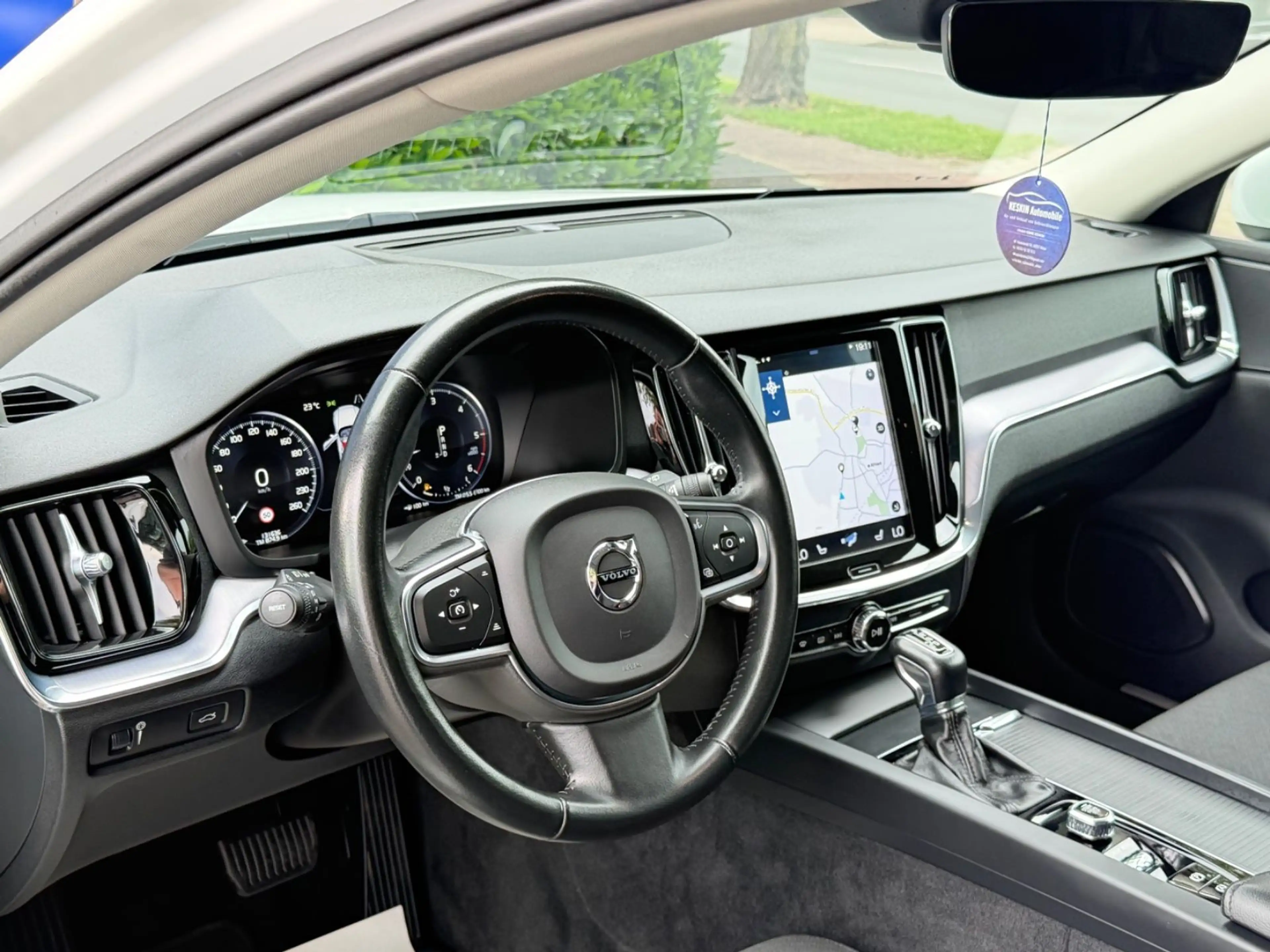 Volvo V60 Kombi Momentum Pro*AUTOMATIK*LED*NAVI*AHK* — photo 12