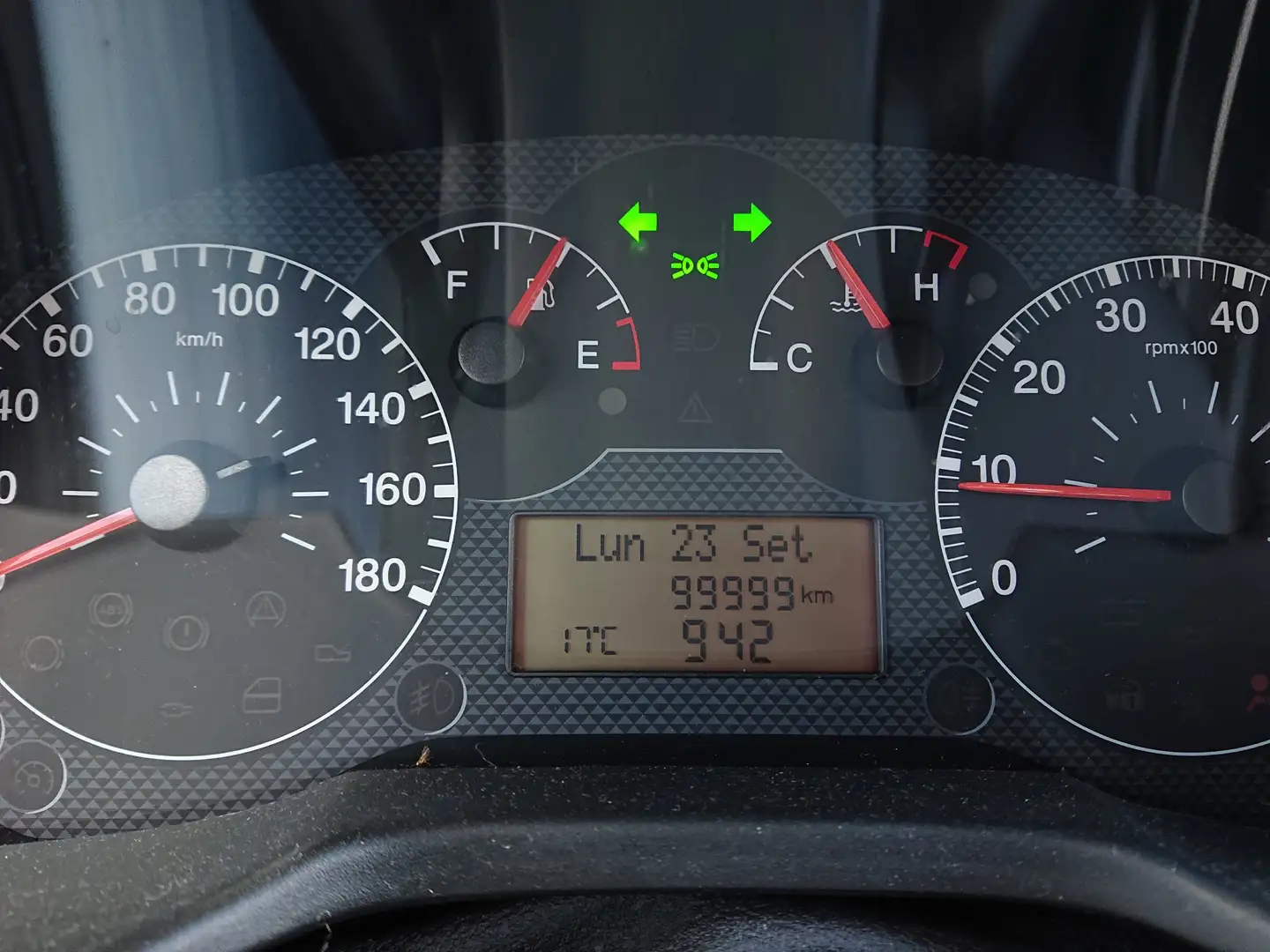 Fiat Qubo 1.4 8V Dynamic mit Alufelgen, renovierte Klima Verde - 1