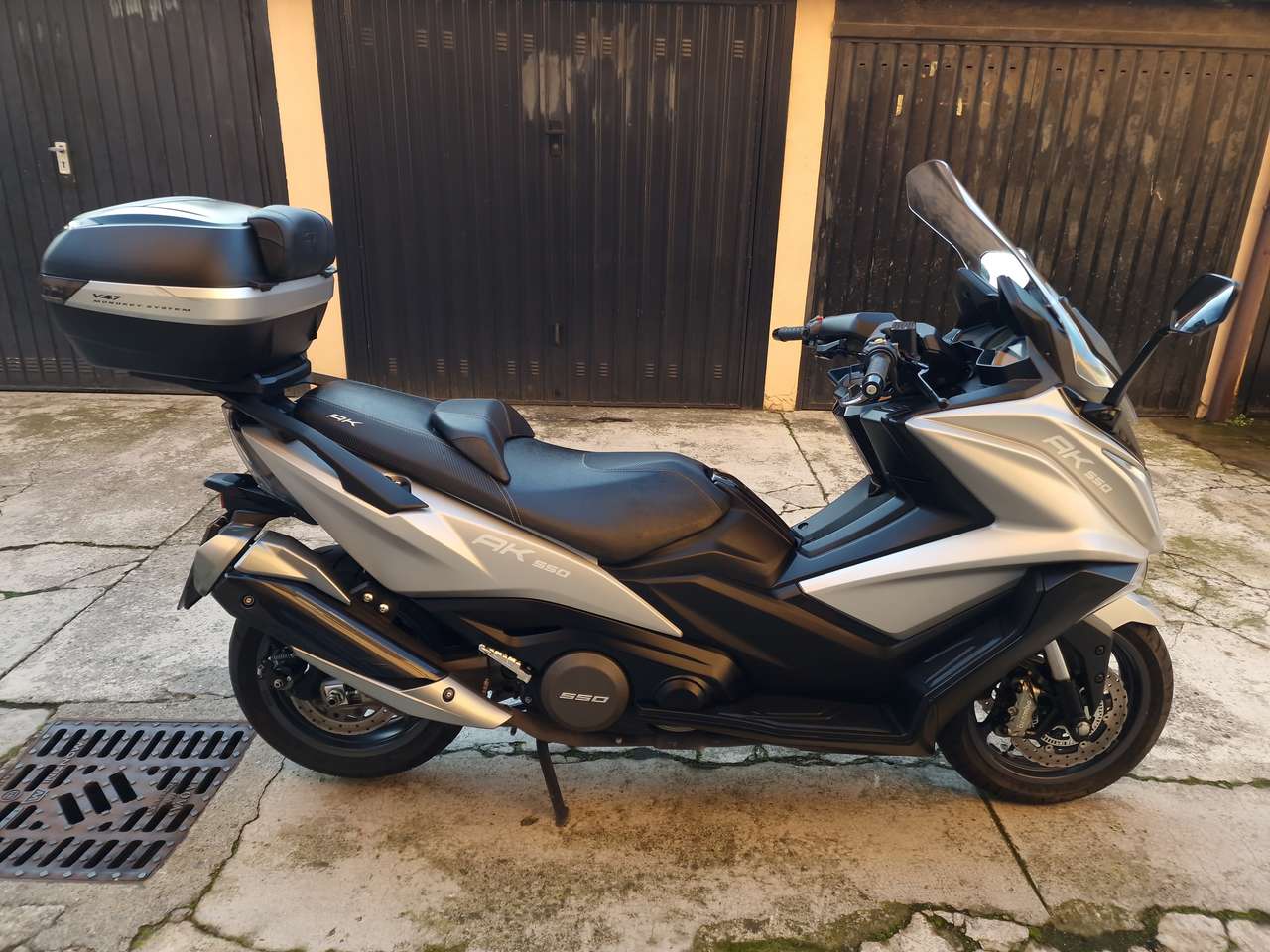 Kymco AK 550